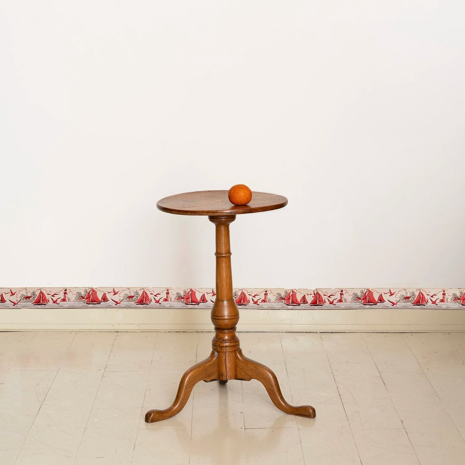 18TH CENTURY CANDLESTICK STAND
