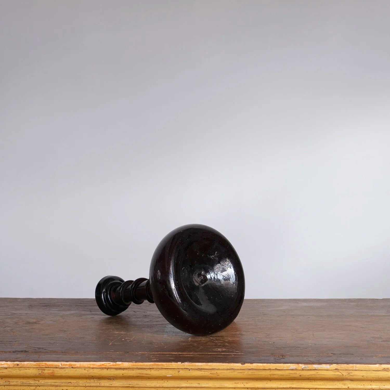 BLOWN GLASS WITH SERPENTS RING