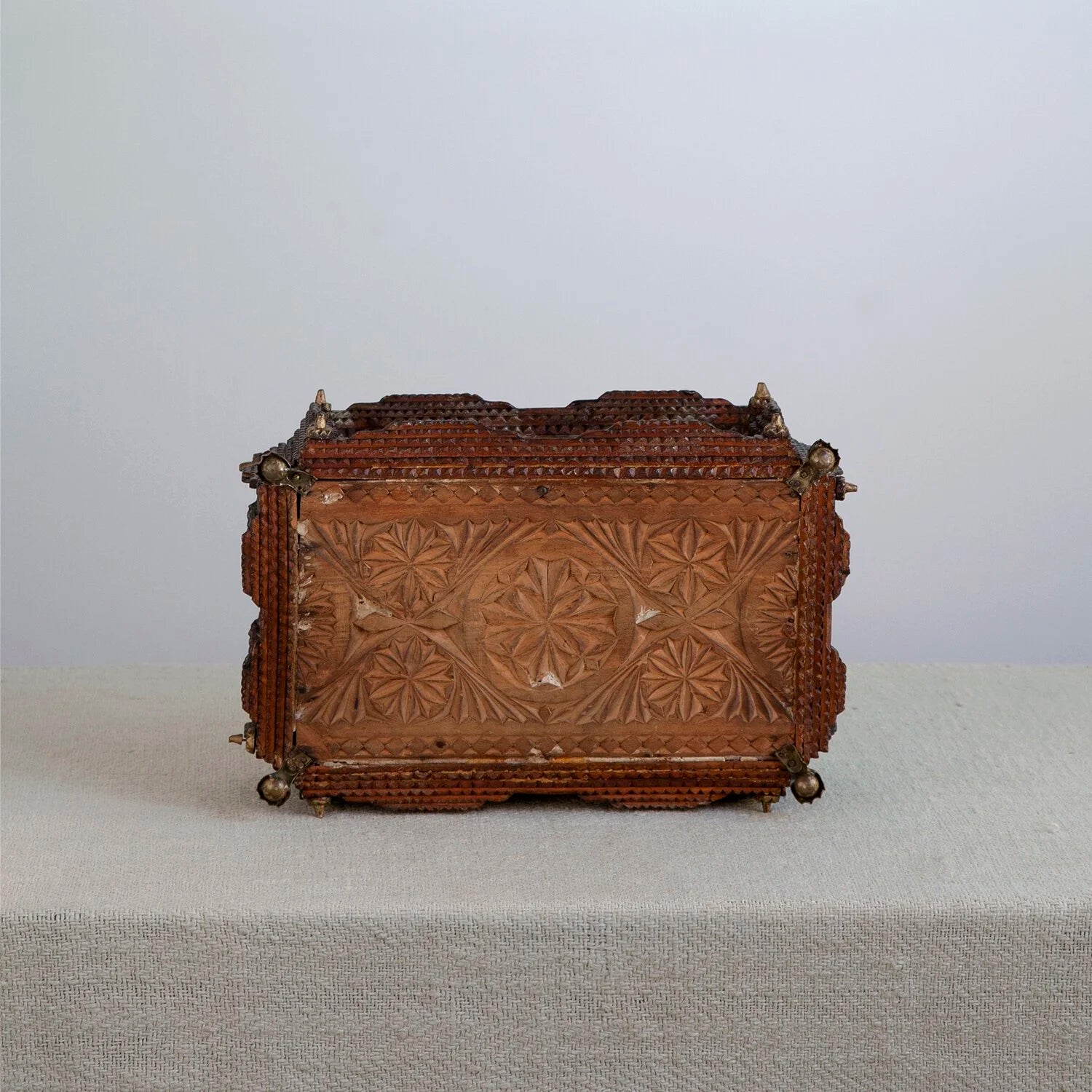 TRAMP ART BOX