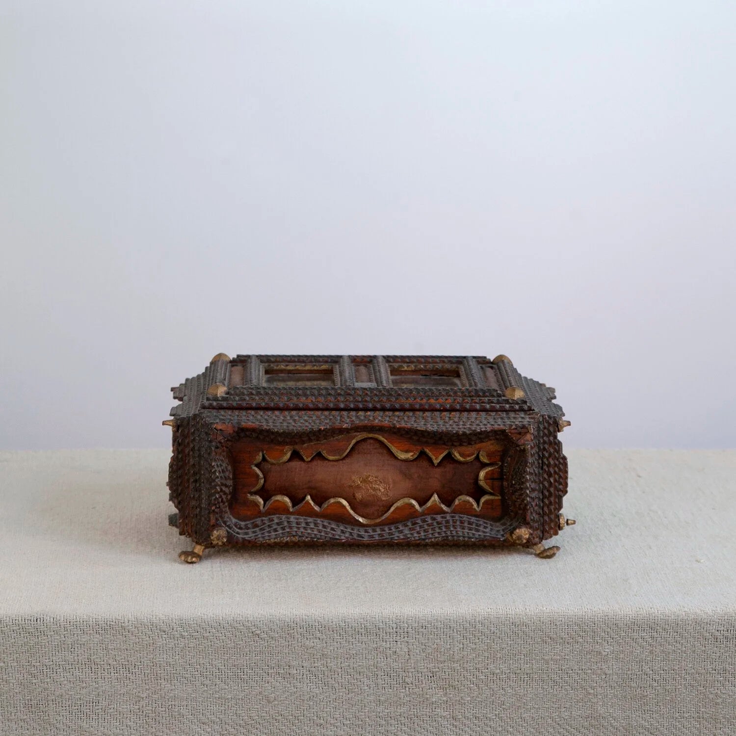 TRAMP ART BOX