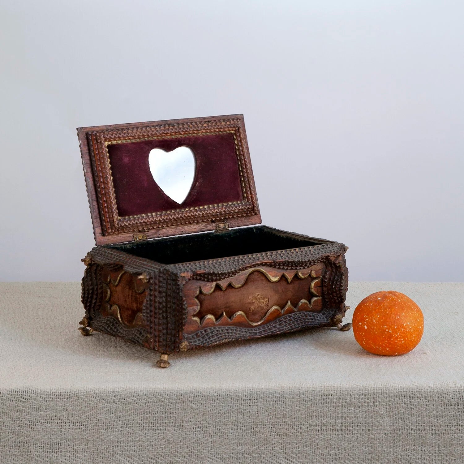 TRAMP ART BOX