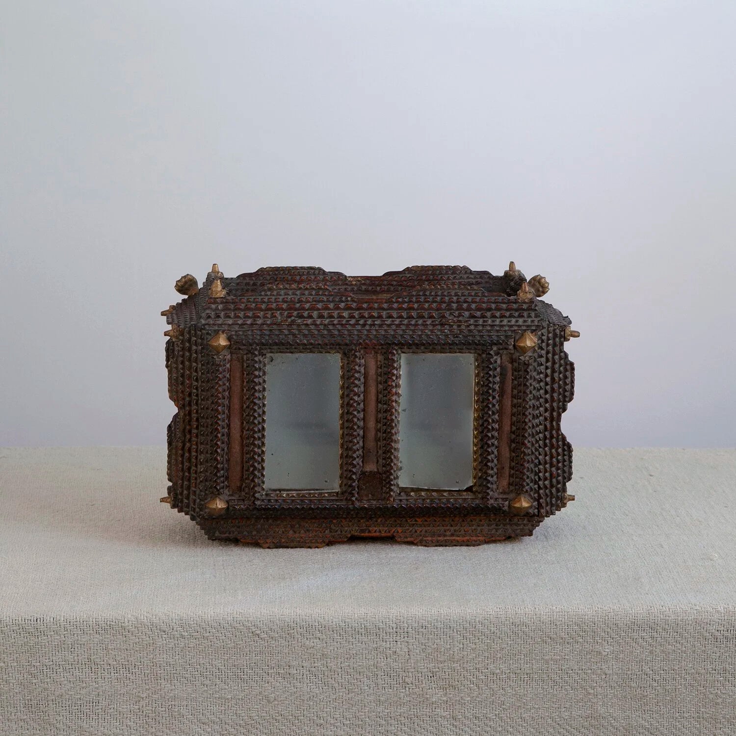TRAMP ART BOX