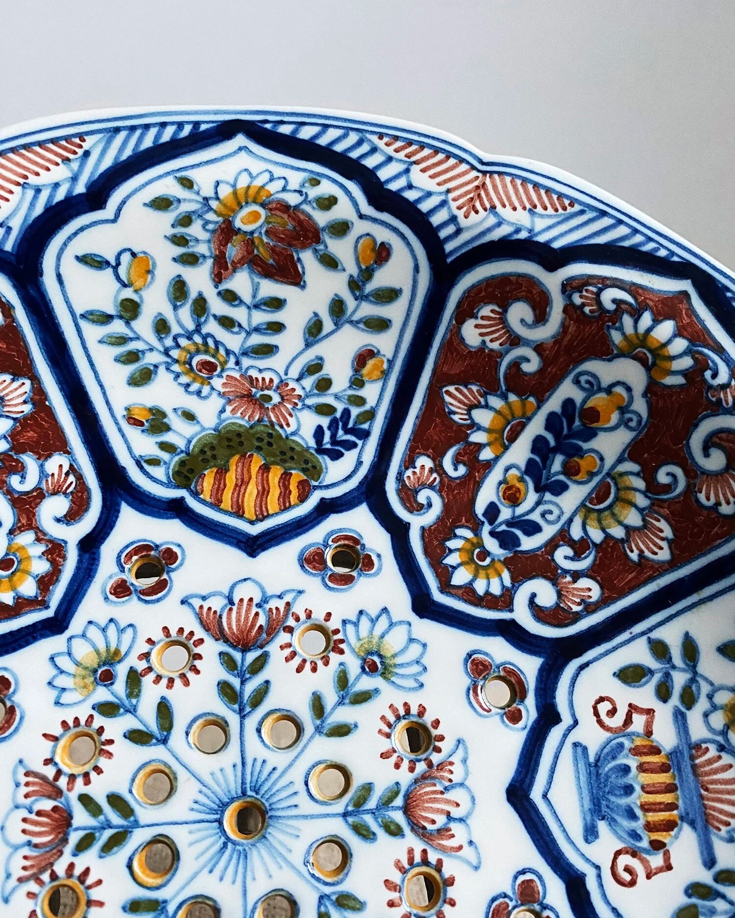 DELFT POLYCHROME GRAPE PLATE