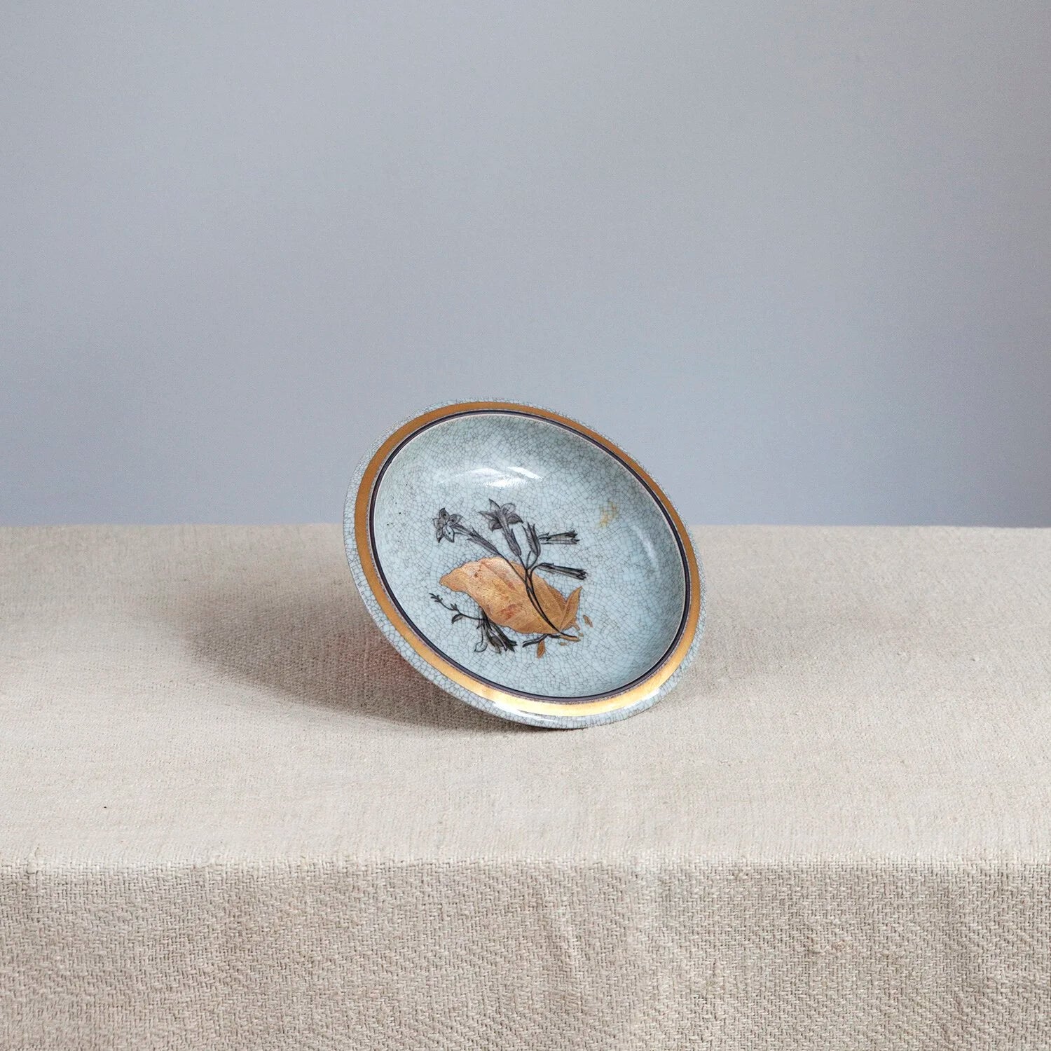 VINTAGE ROYAL COPENHAGEN NICOTIANA CRACKLE GLAZE DISH