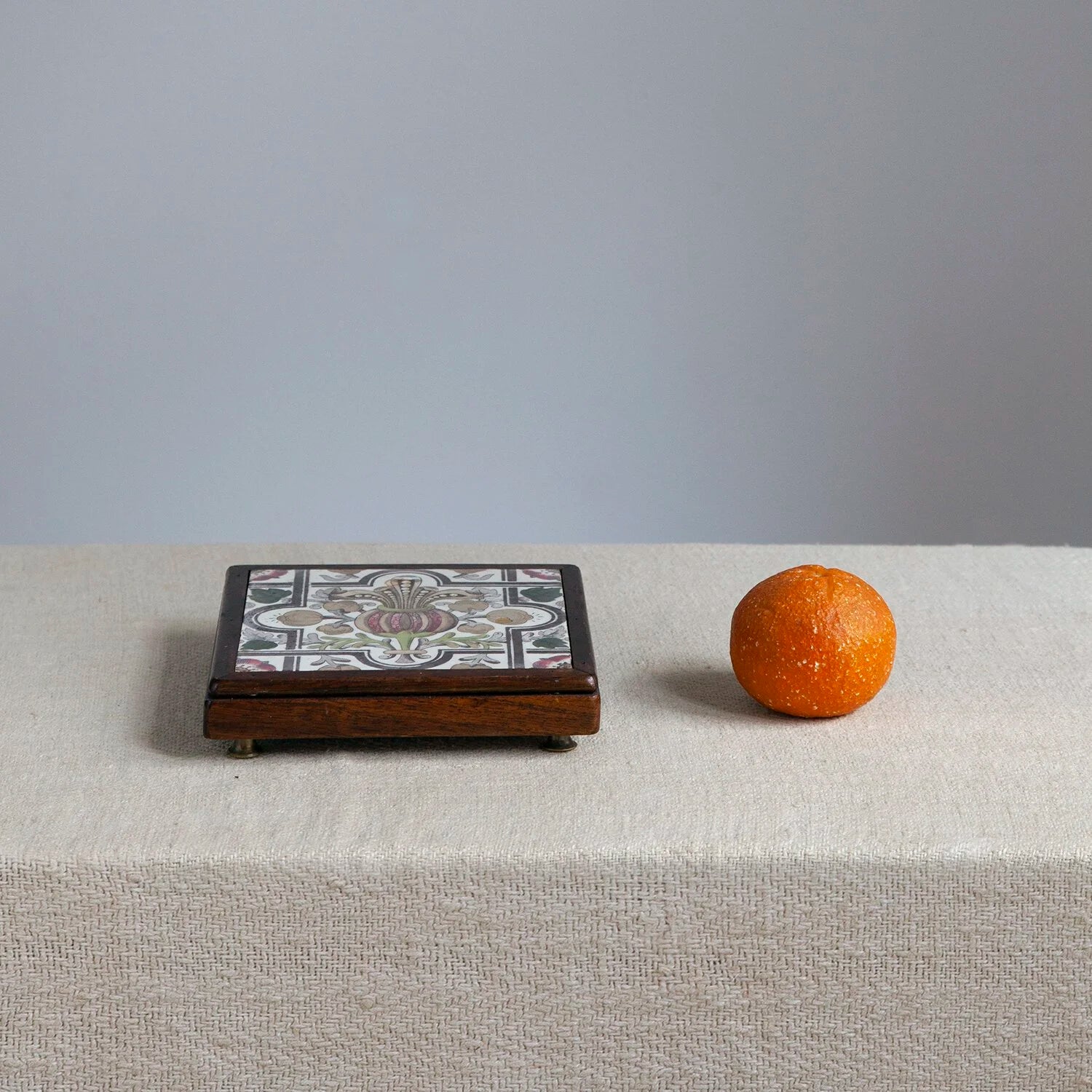 FRAMED MINTON TILE TRIVET