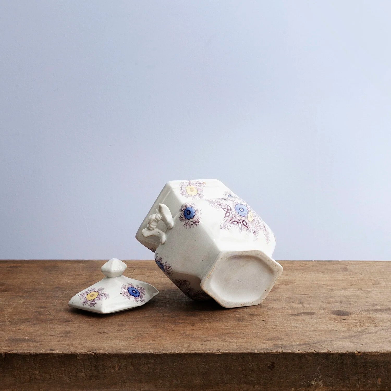 ANTIQUE LIDDED CERAMIC POT