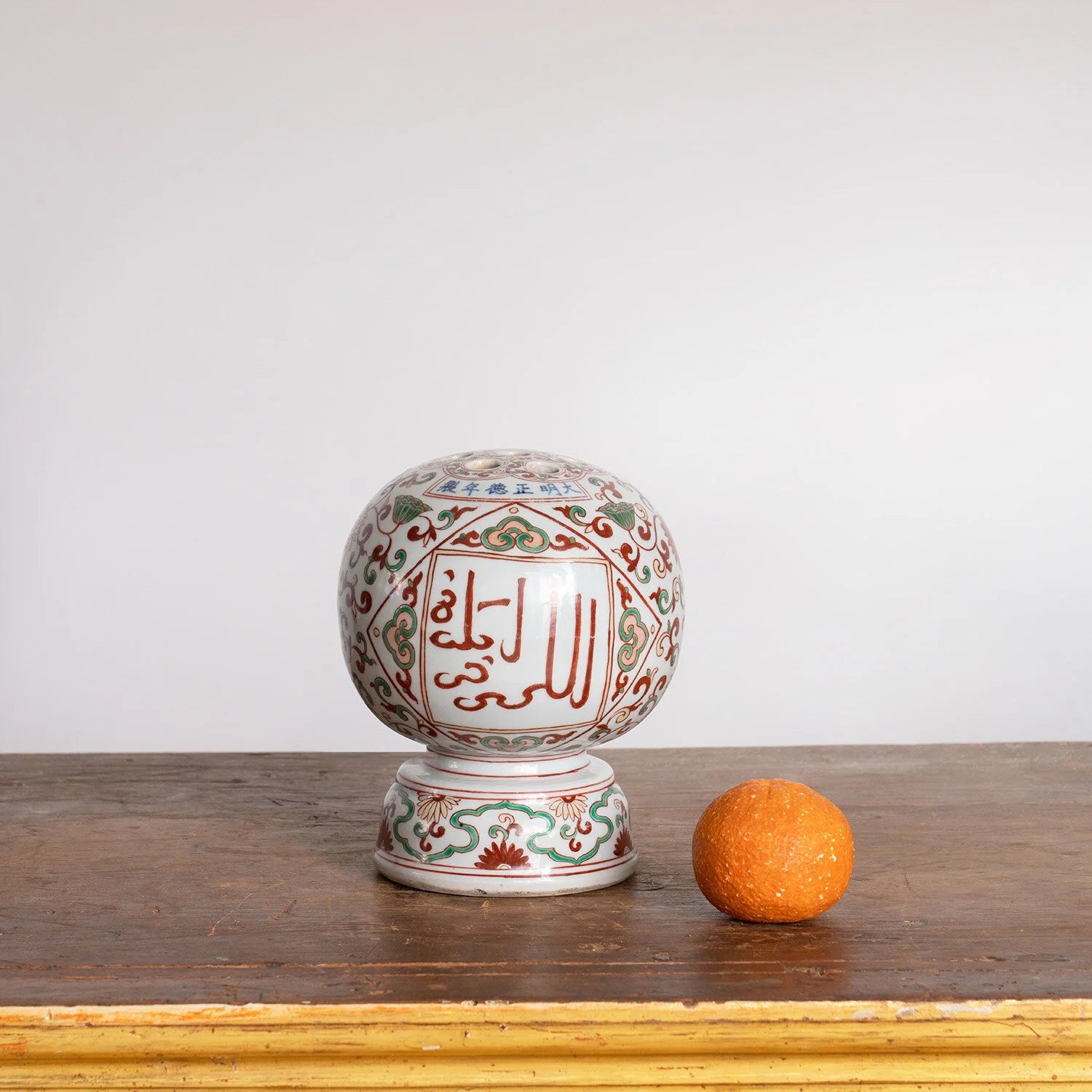 CHINESE FAMILLE VERTE PORCELAINE SPHERICAL VASE