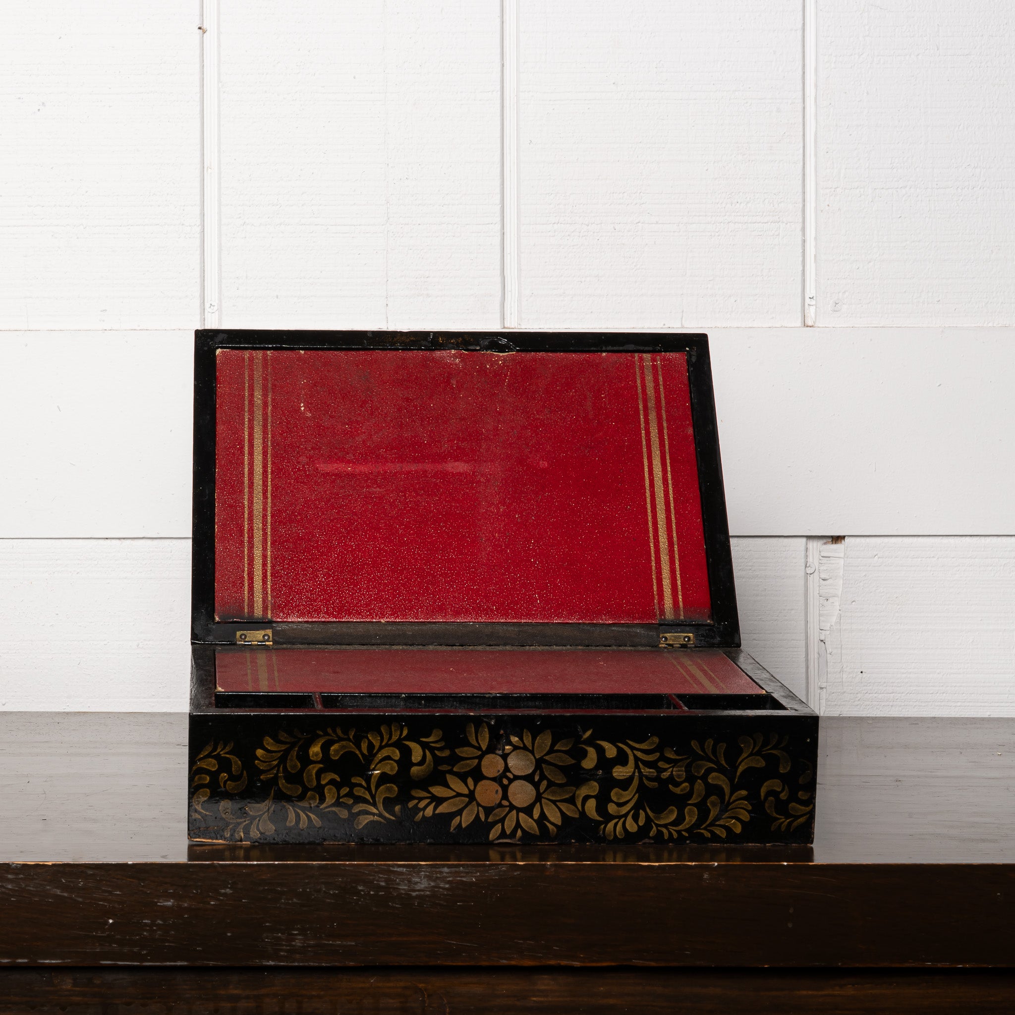 19th Century American Folk Art Painted Box