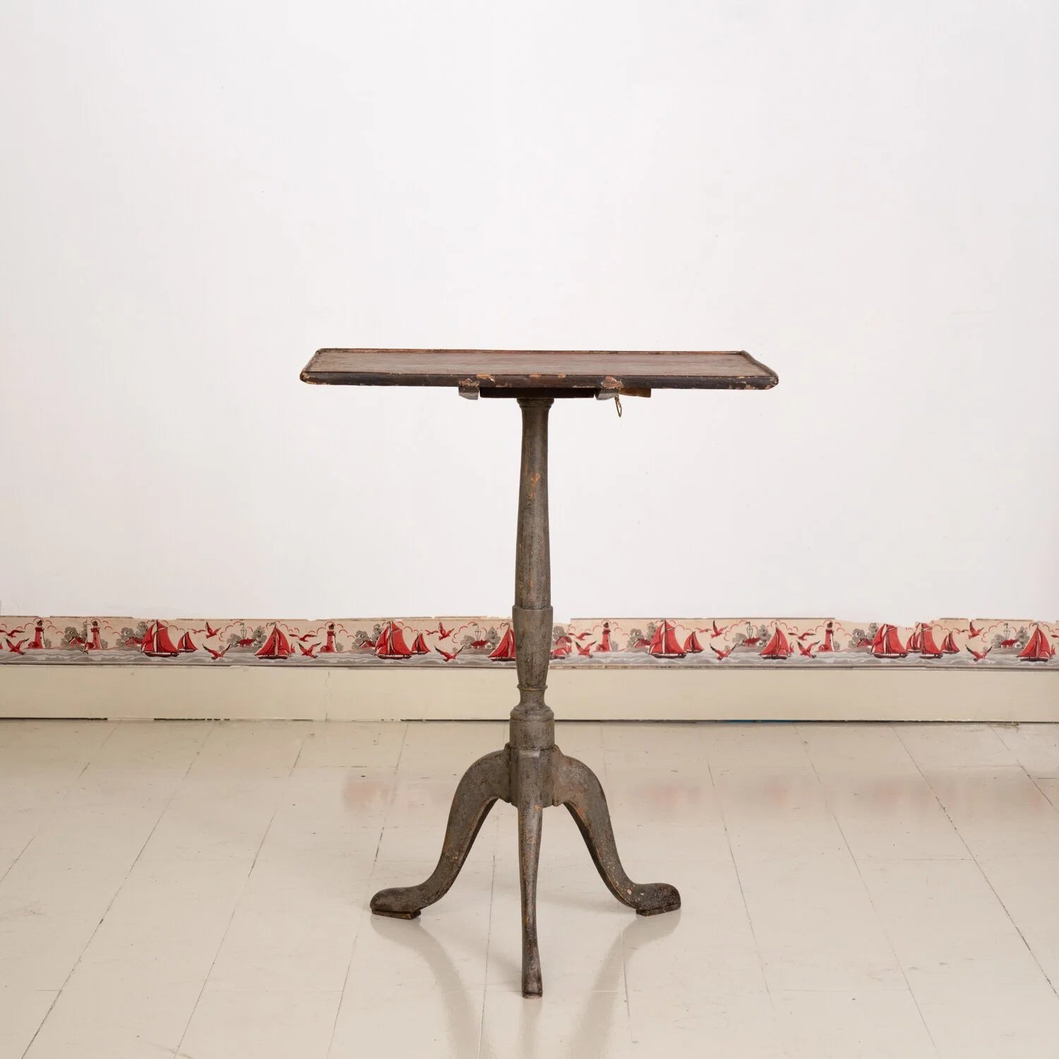FLIP-TOP TABLE