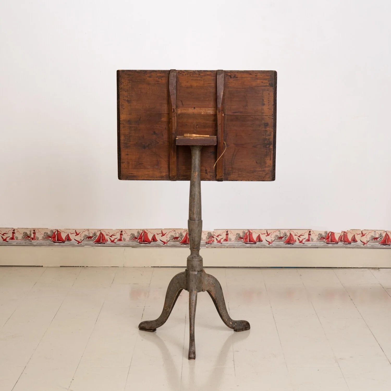 FLIP-TOP TABLE