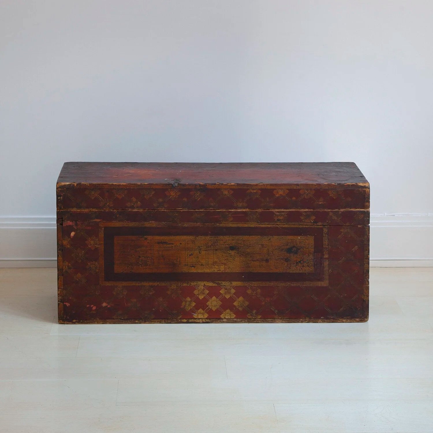 19TH CENTURY MONGOLIAN SMALL PAINTED CHEST
