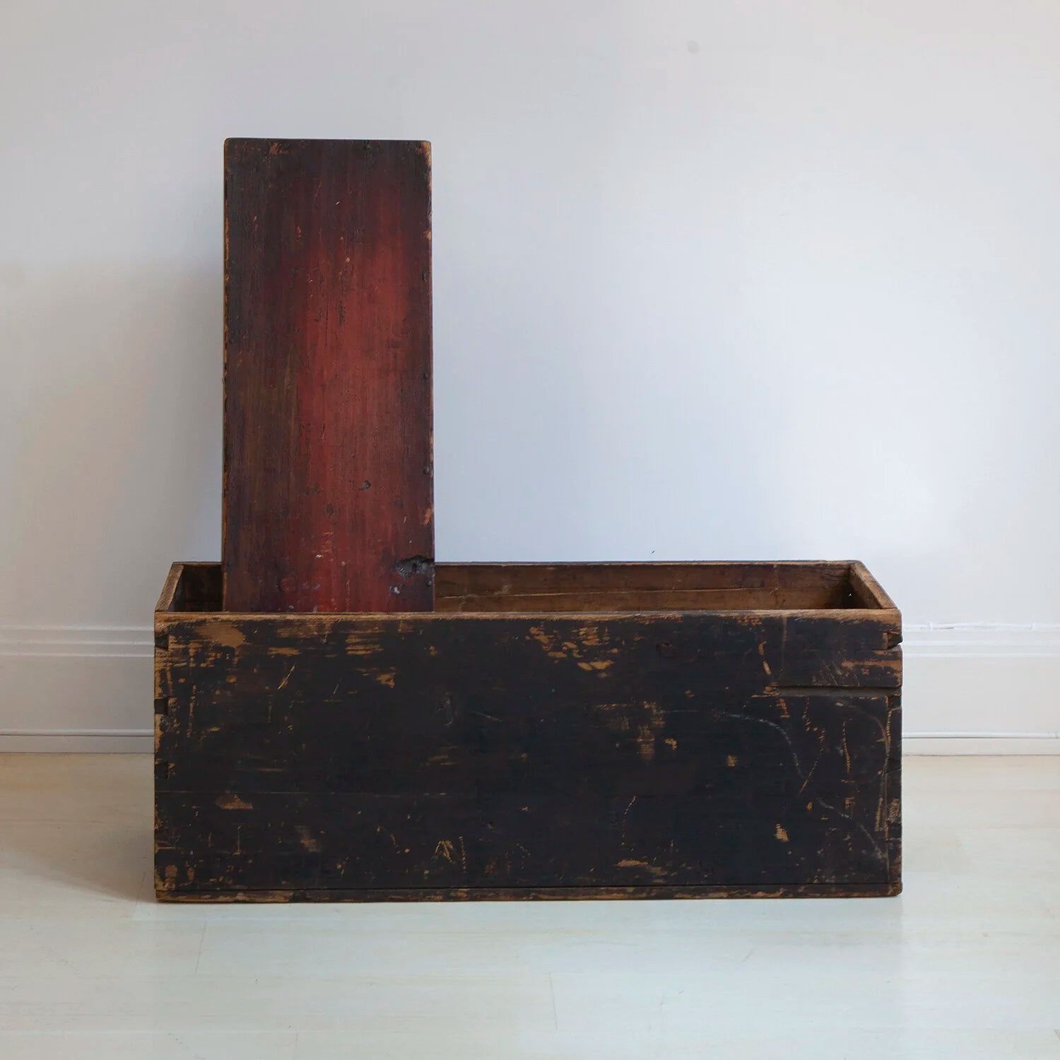 19TH CENTURY MONGOLIAN SMALL PAINTED CHEST