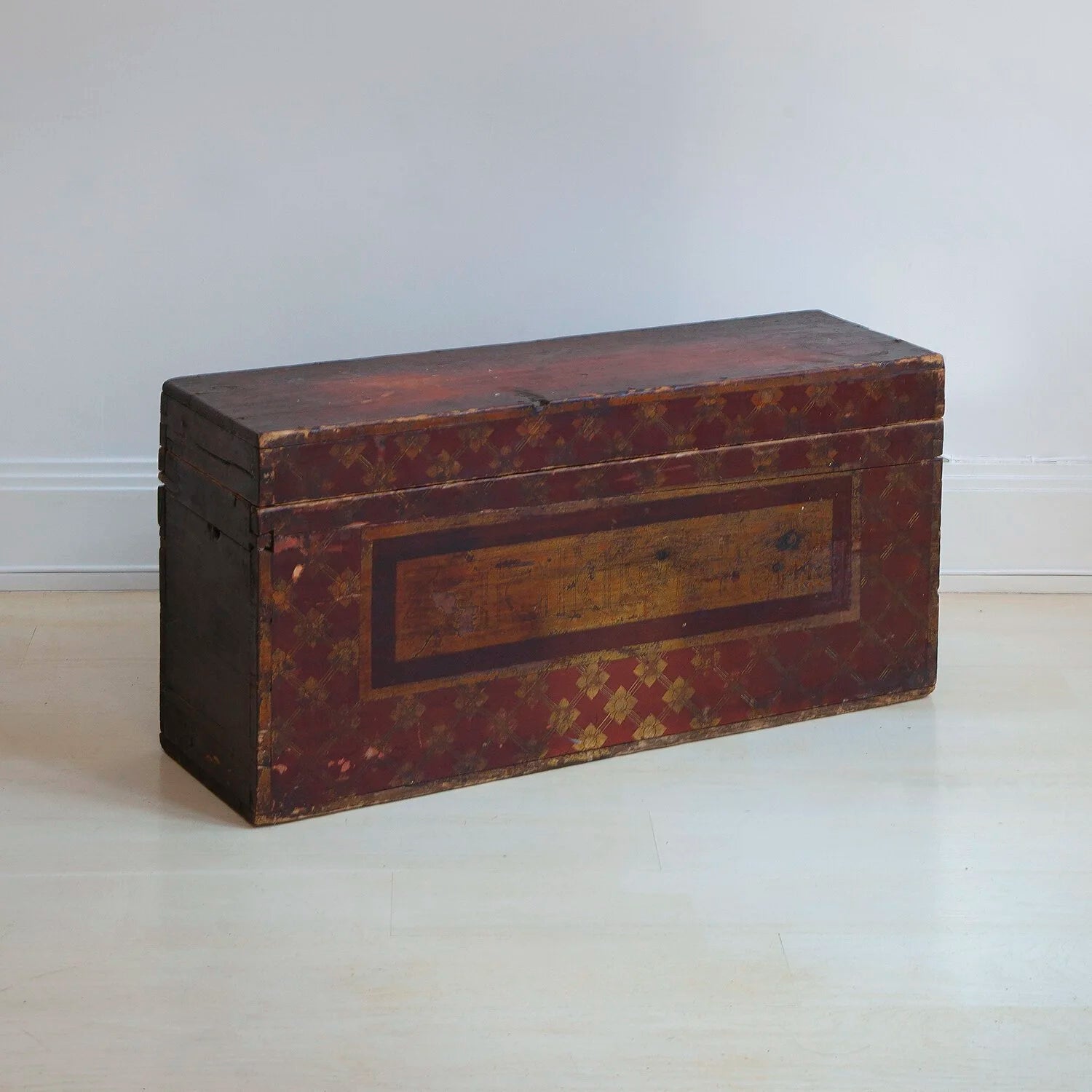 19TH CENTURY MONGOLIAN SMALL PAINTED CHEST