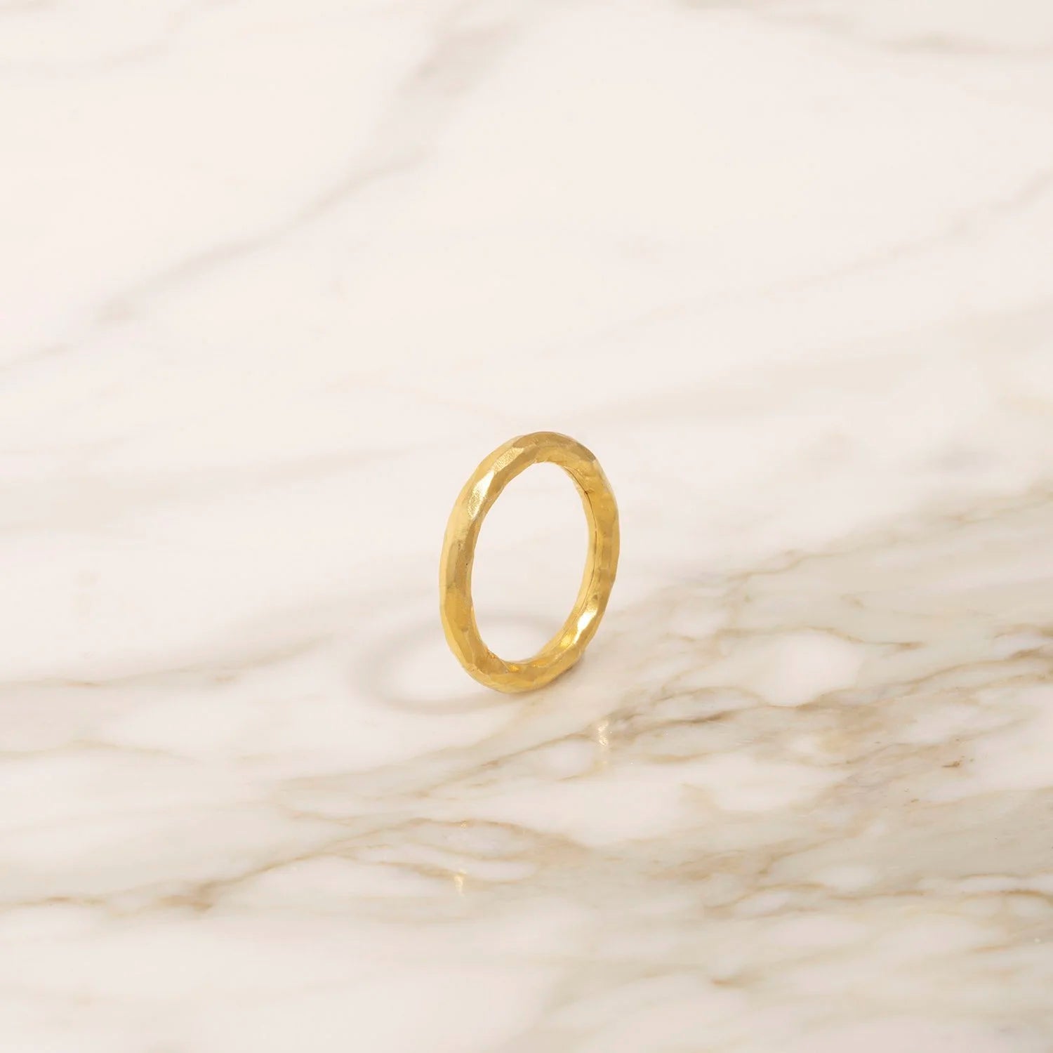 HAMMERED RING