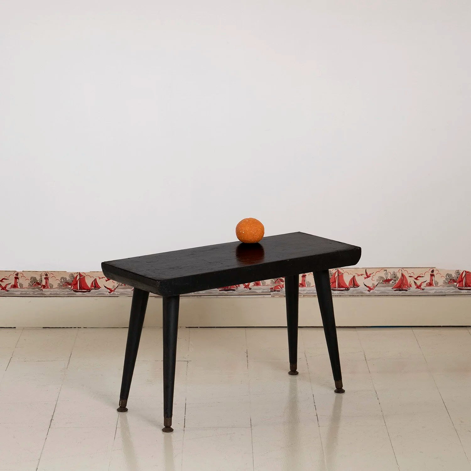 MID-CENTURY MODERN BLACK SIDE TABLE