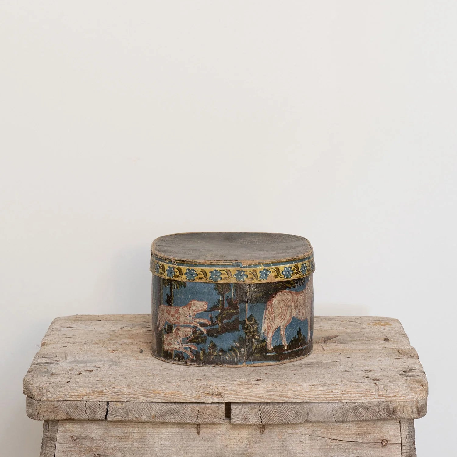AMERICAN FOLK ART WALLPAPER COVERED BANDED BOX