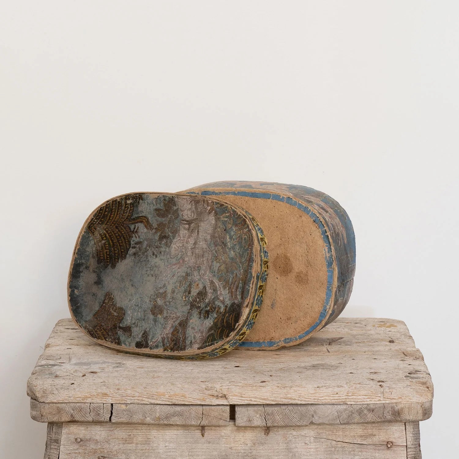 AMERICAN FOLK ART WALLPAPER COVERED BANDED BOX