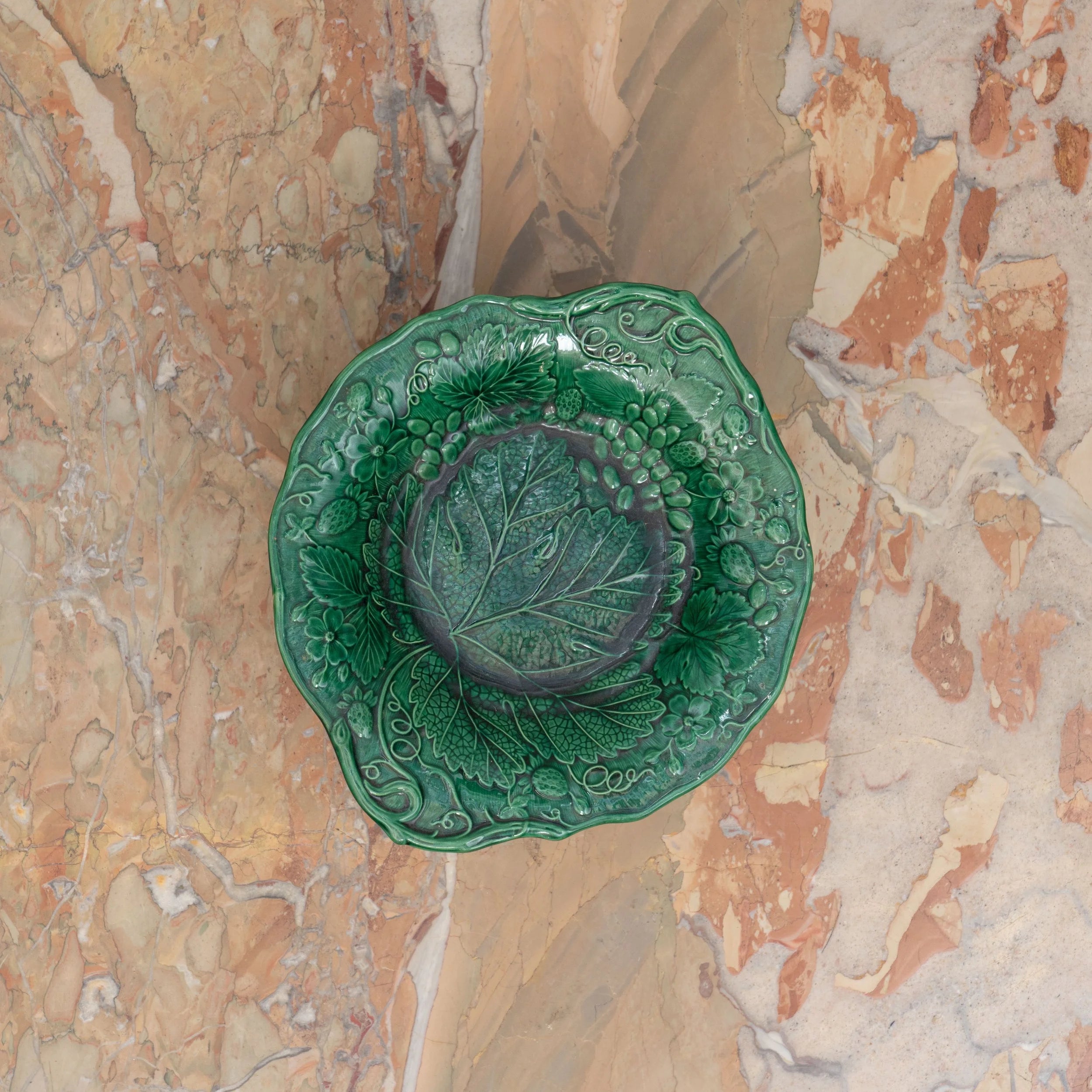 WEDGWOOD MAJOLICA CABBAGE TAZZA