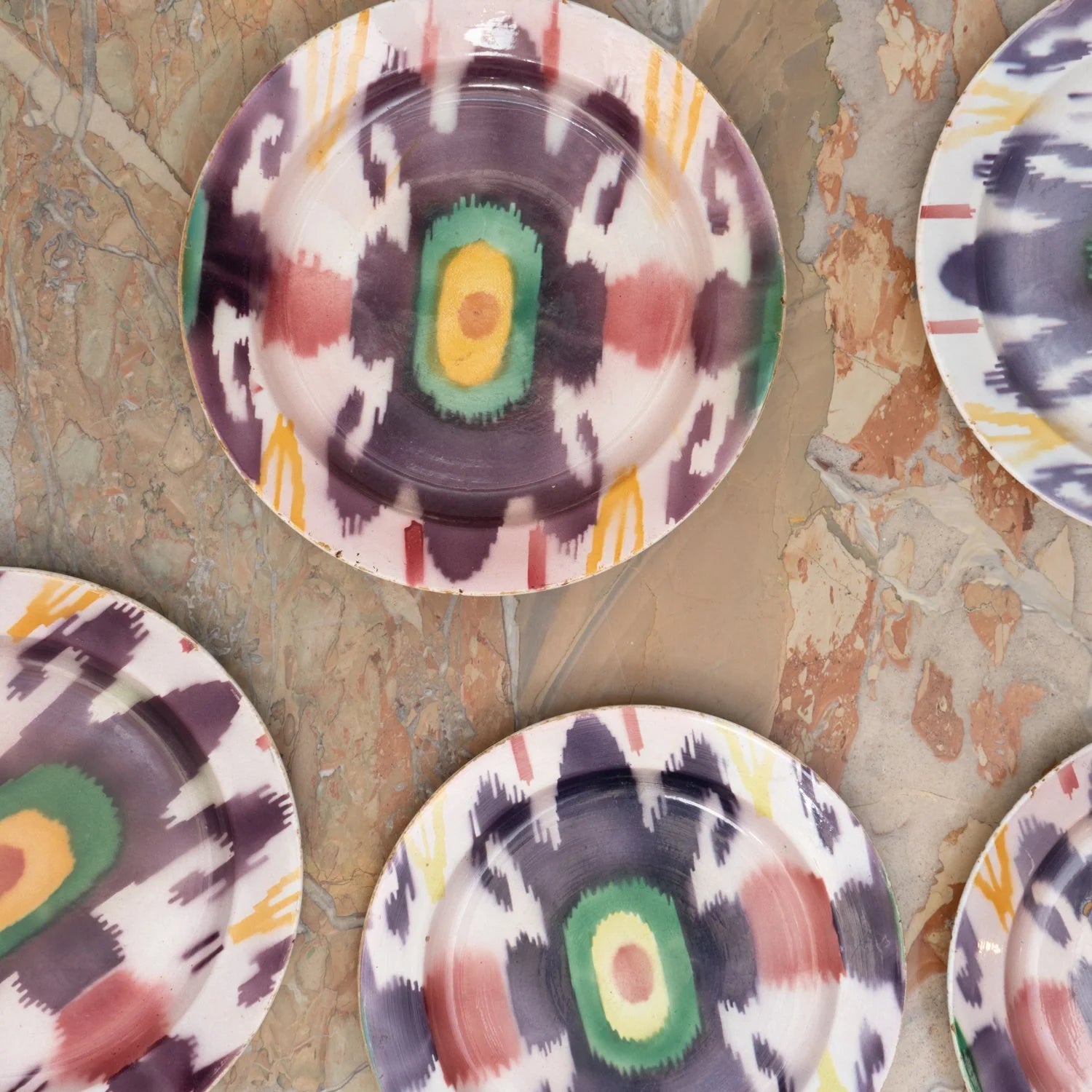 IKAT PATTERN CHARGER V