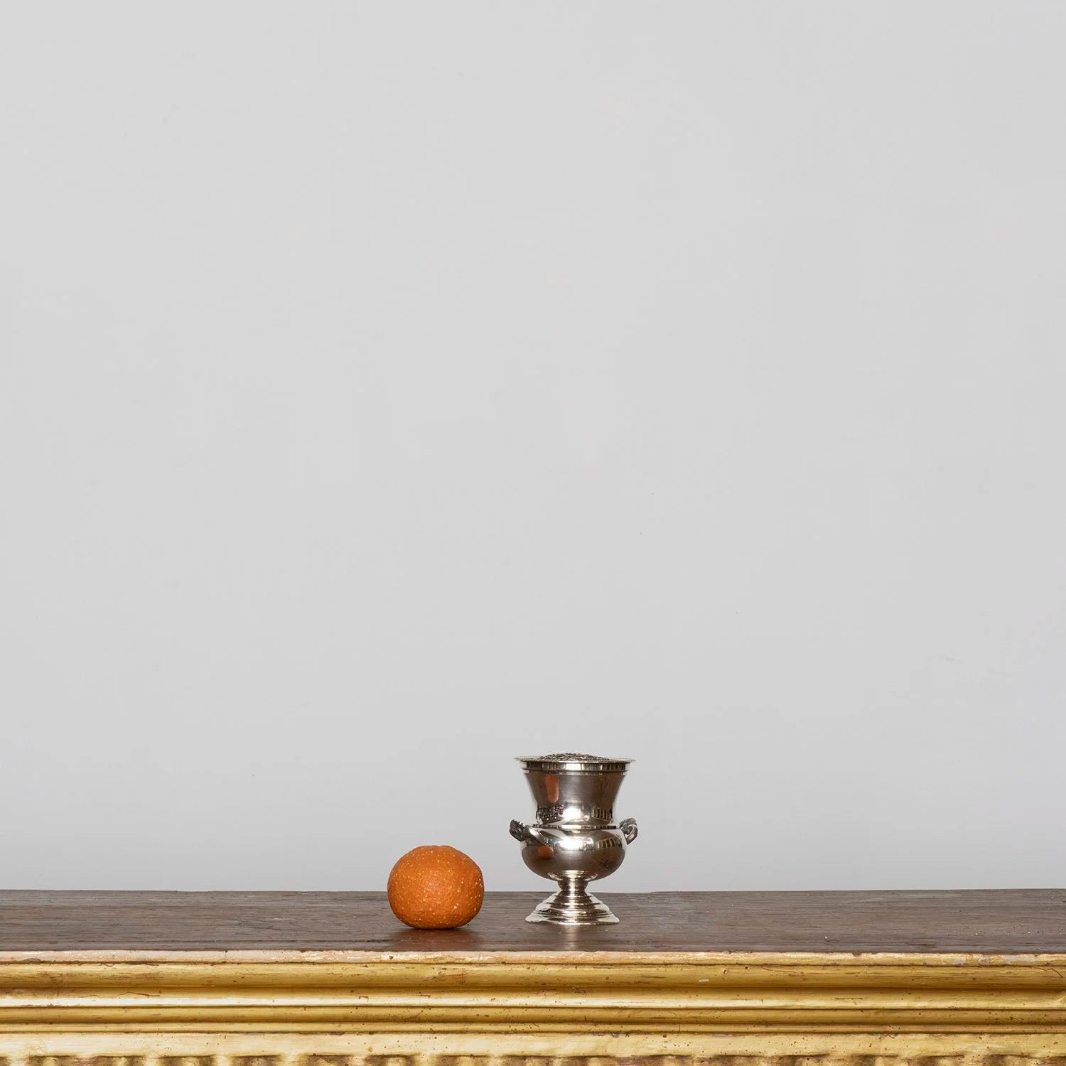 SILVER URN FORM VASE WITH FROG