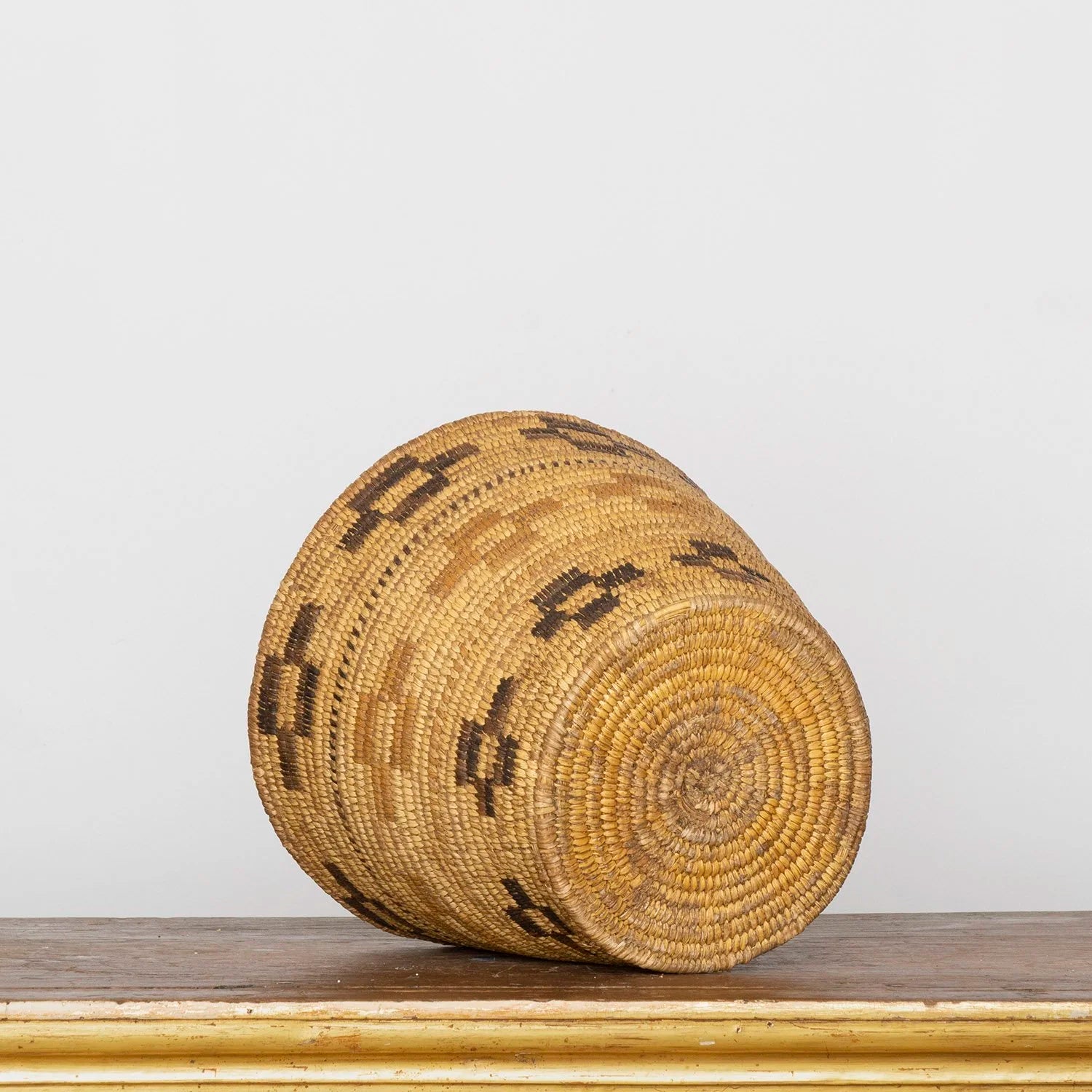 APACHE WIDE BRIM BASKET