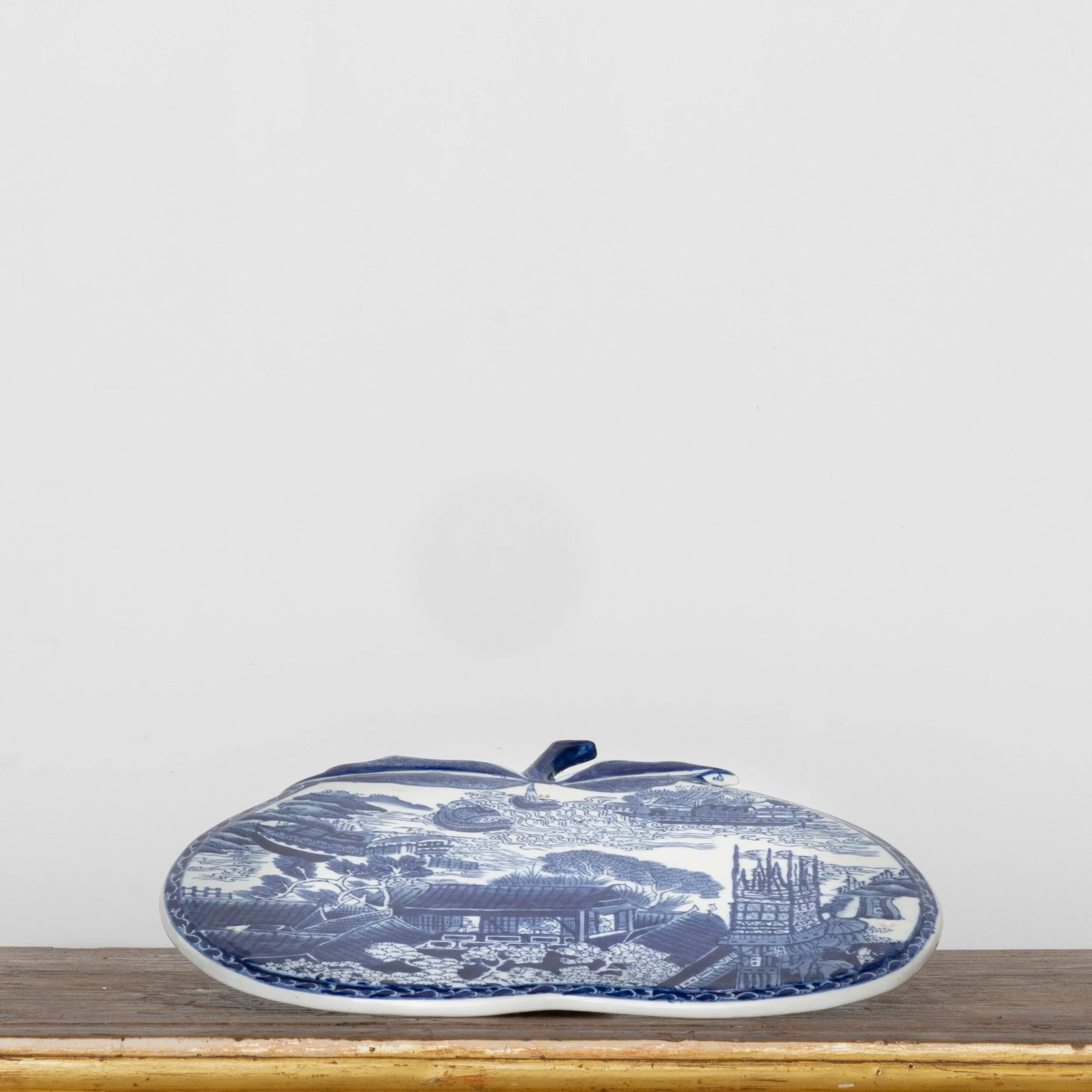 DECORATIVE FRUIT SHAPED PLAQUE