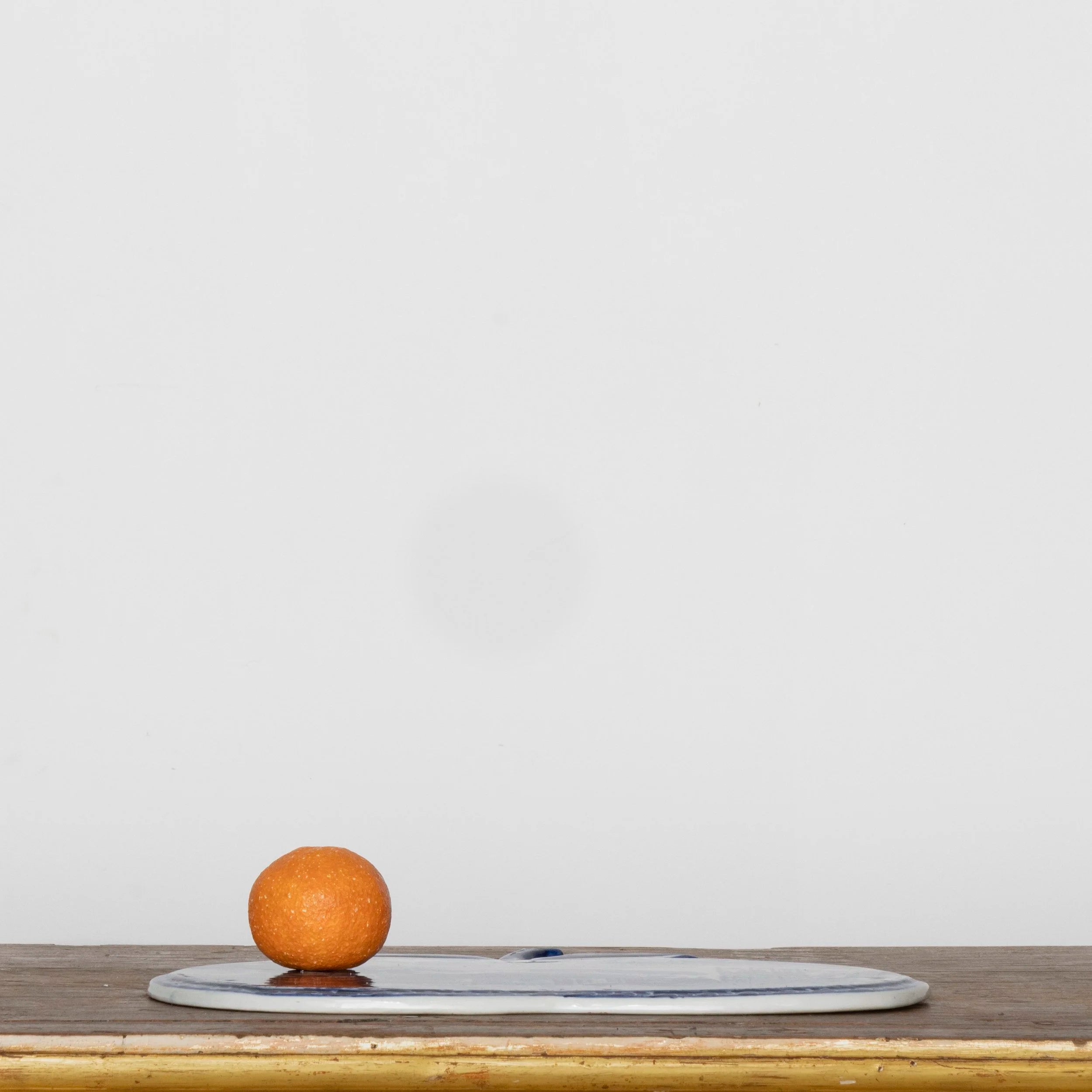 DECORATIVE FRUIT SHAPED PLAQUE