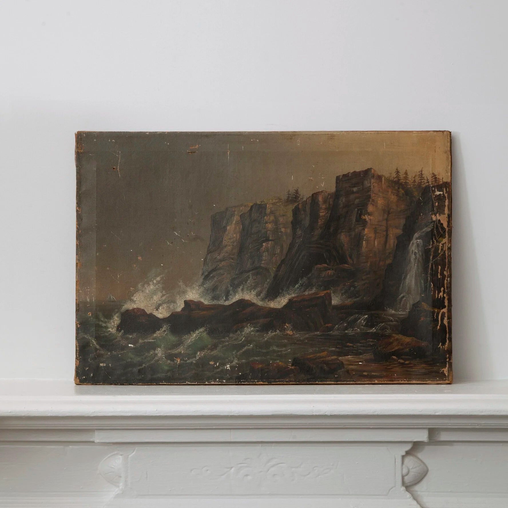 SEASCAPE OF WAVES CRASHING ON CLIFFS