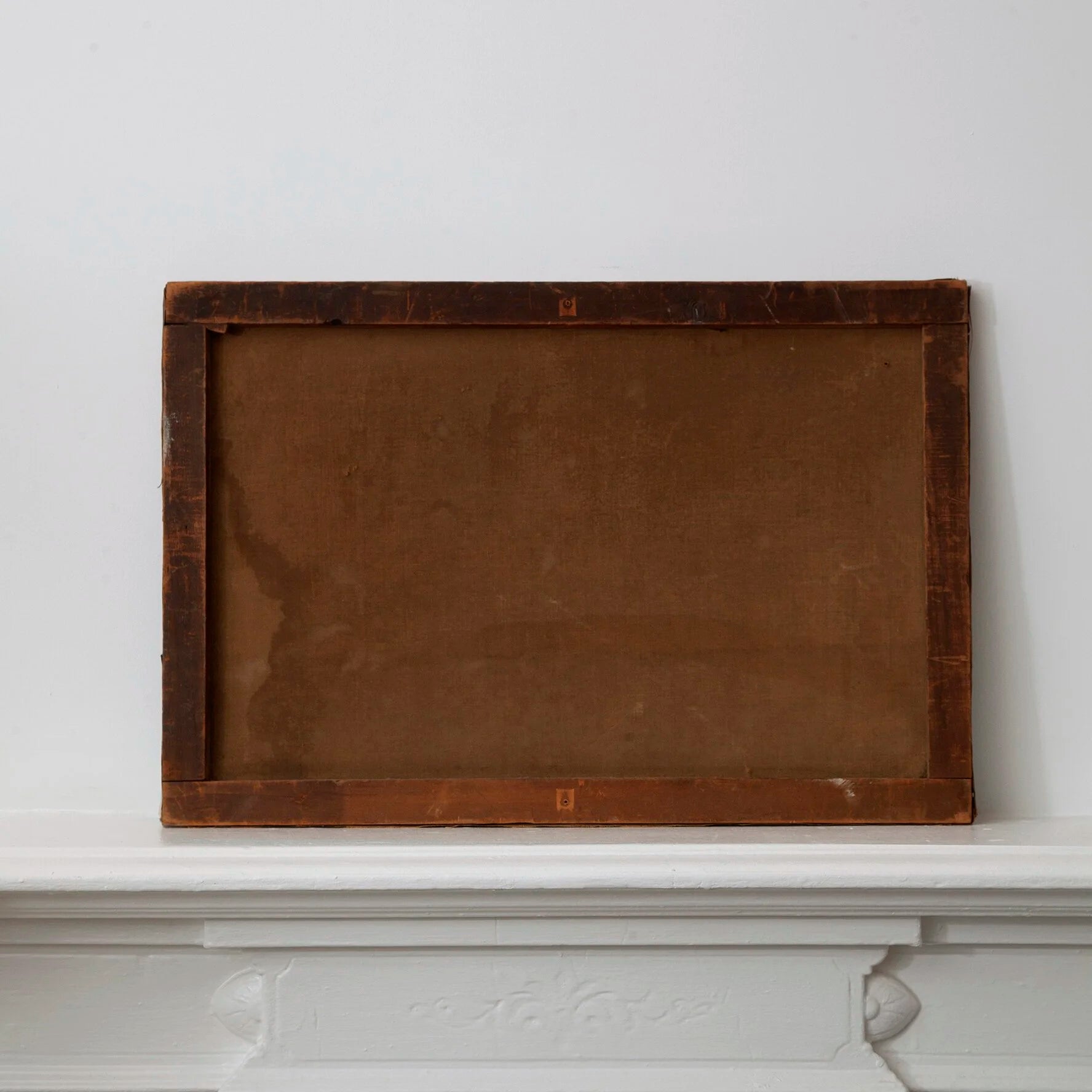 SEASCAPE OF WAVES CRASHING ON CLIFFS