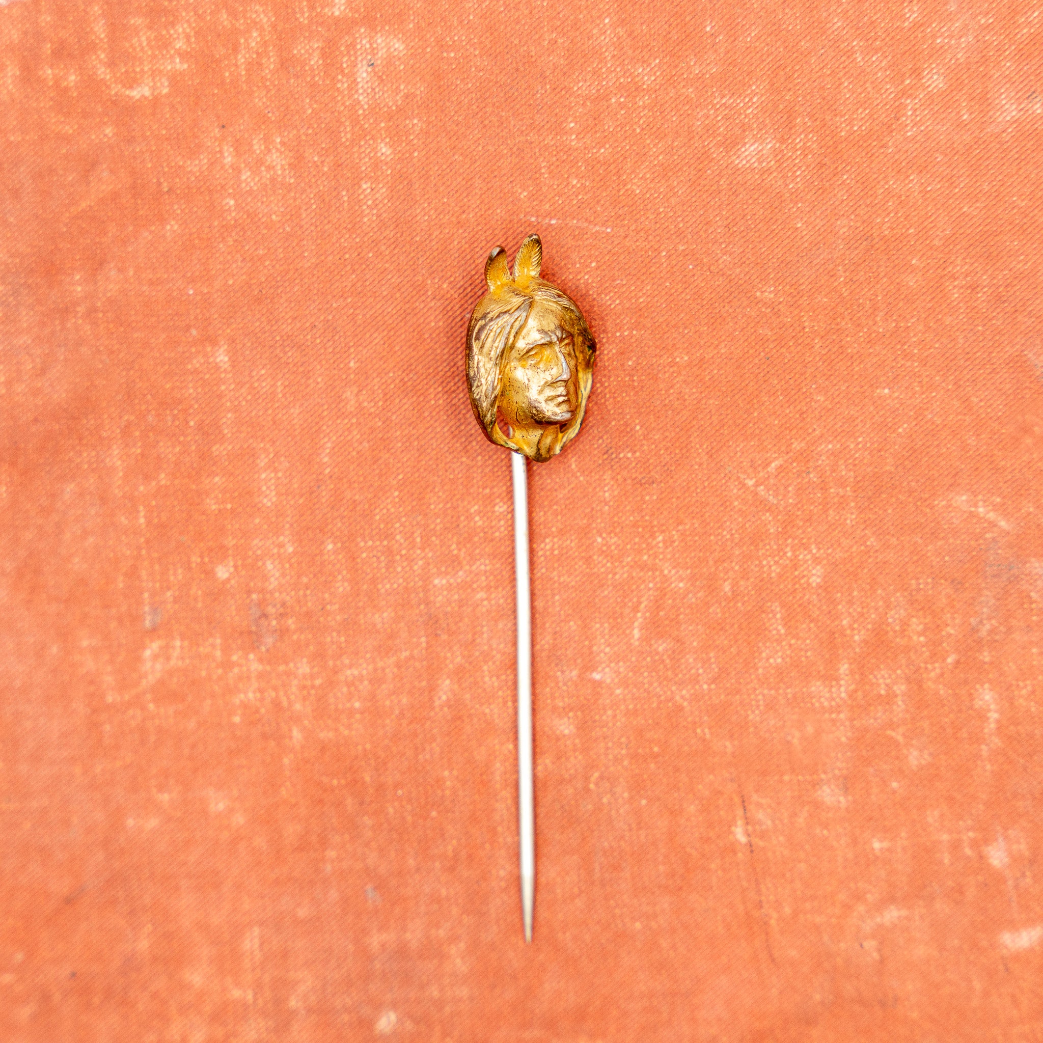 VICTORIAN GILT METAL "NATIVE AMERICAN CHIEF" STICK PIN