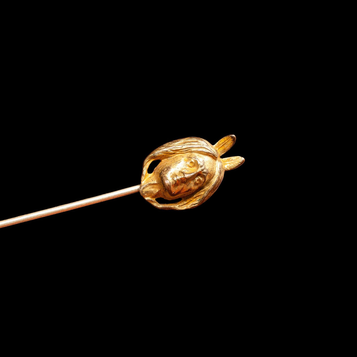 VICTORIAN GILT METAL "NATIVE AMERICAN CHIEF" STICK PIN, detail view