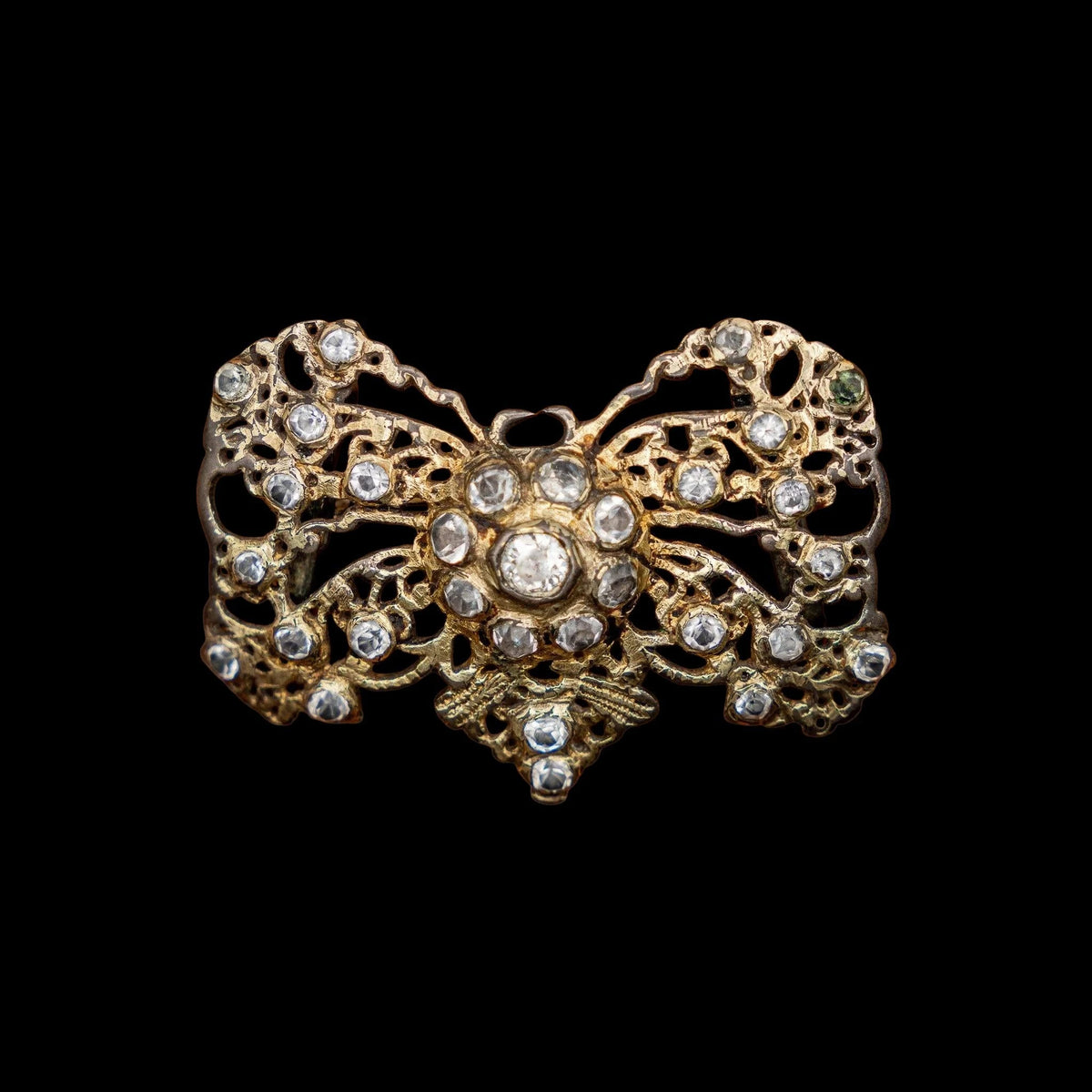 18TH CENTURY SPANISH SILVER AND PASTE BOW BROOCH, detail view