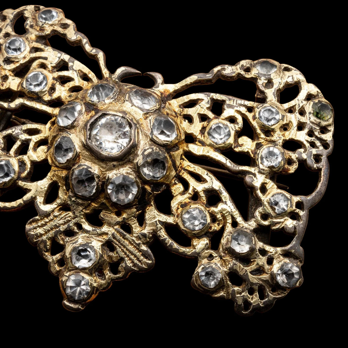 18TH CENTURY SPANISH SILVER AND PASTE BOW BROOCH, detail view