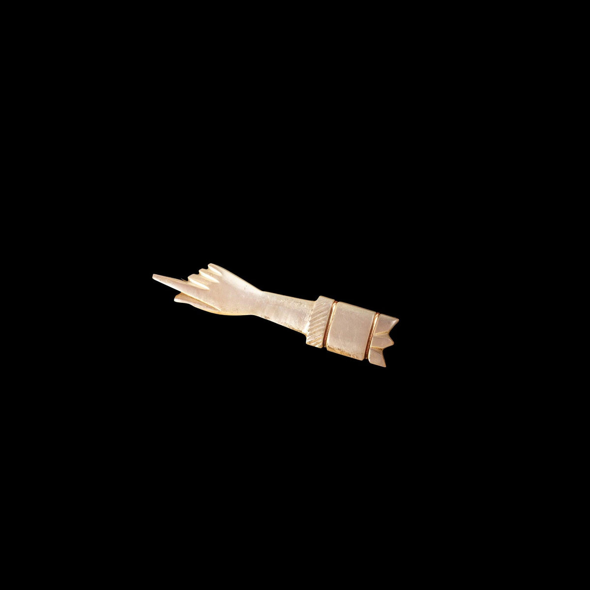 19TH CENTURY CARVED MOTHER OF PEARL MANICULE "POINTING" PIN, detail view