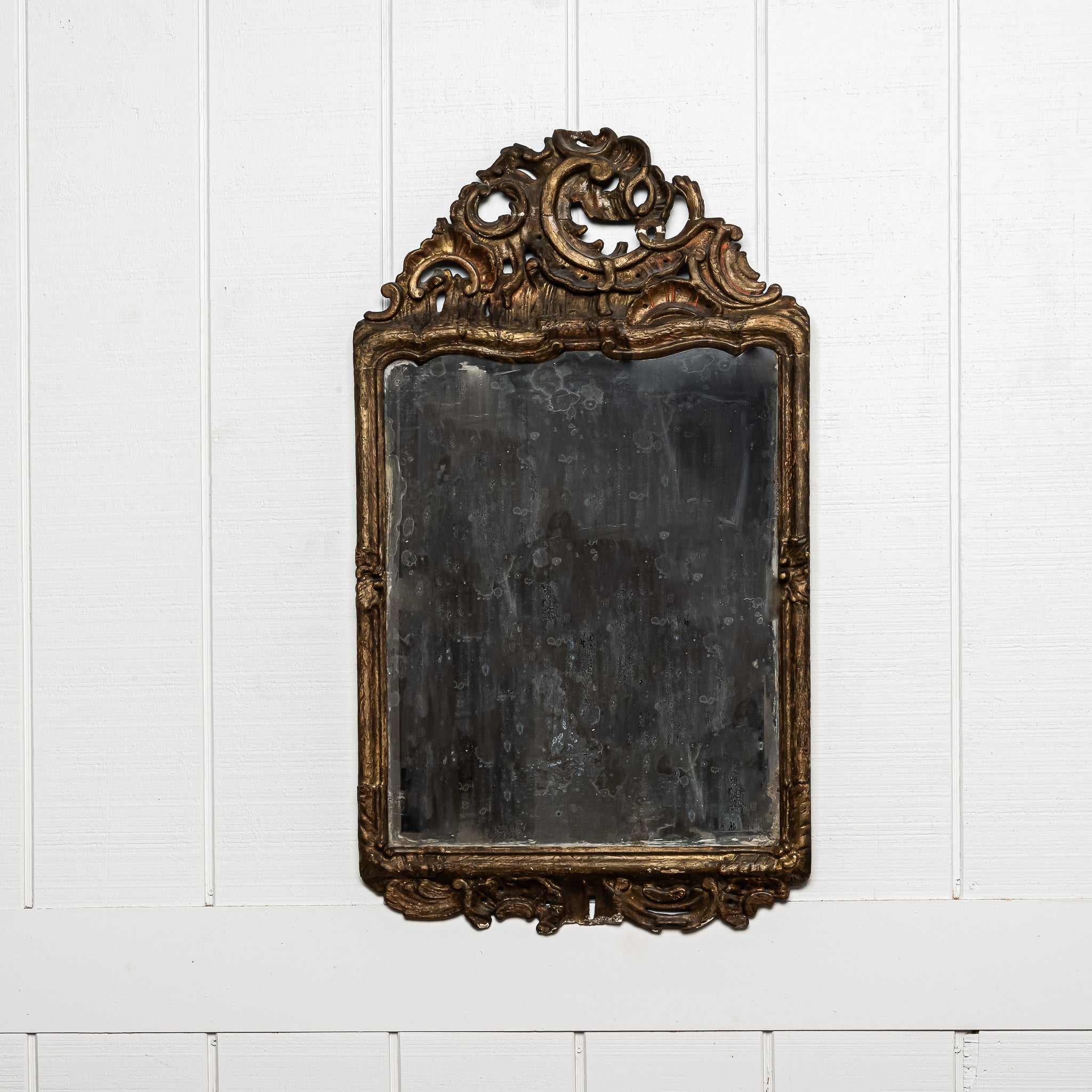 18TH-CENTURY IRISH ROCOCO GILTWOOD MIRROR