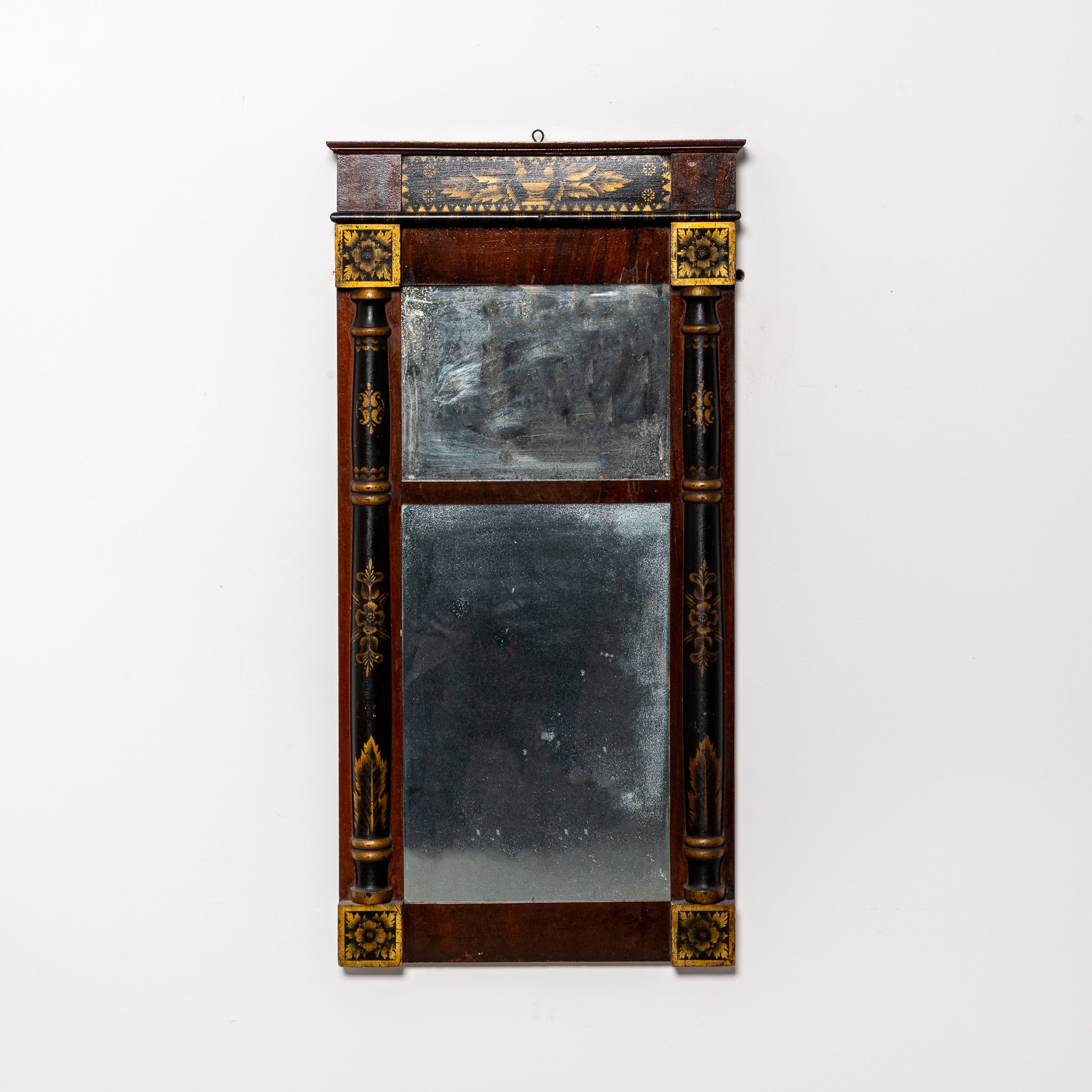 19TH-CENTURY AMERICAN FEDERAL GILT-DECORATED MIRROR