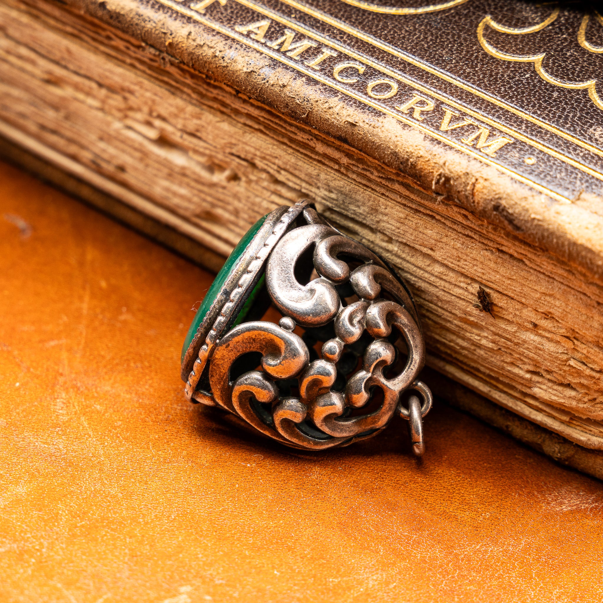 ART DECO STERLING SILVER AND CHRYSOPRASE PENDANT