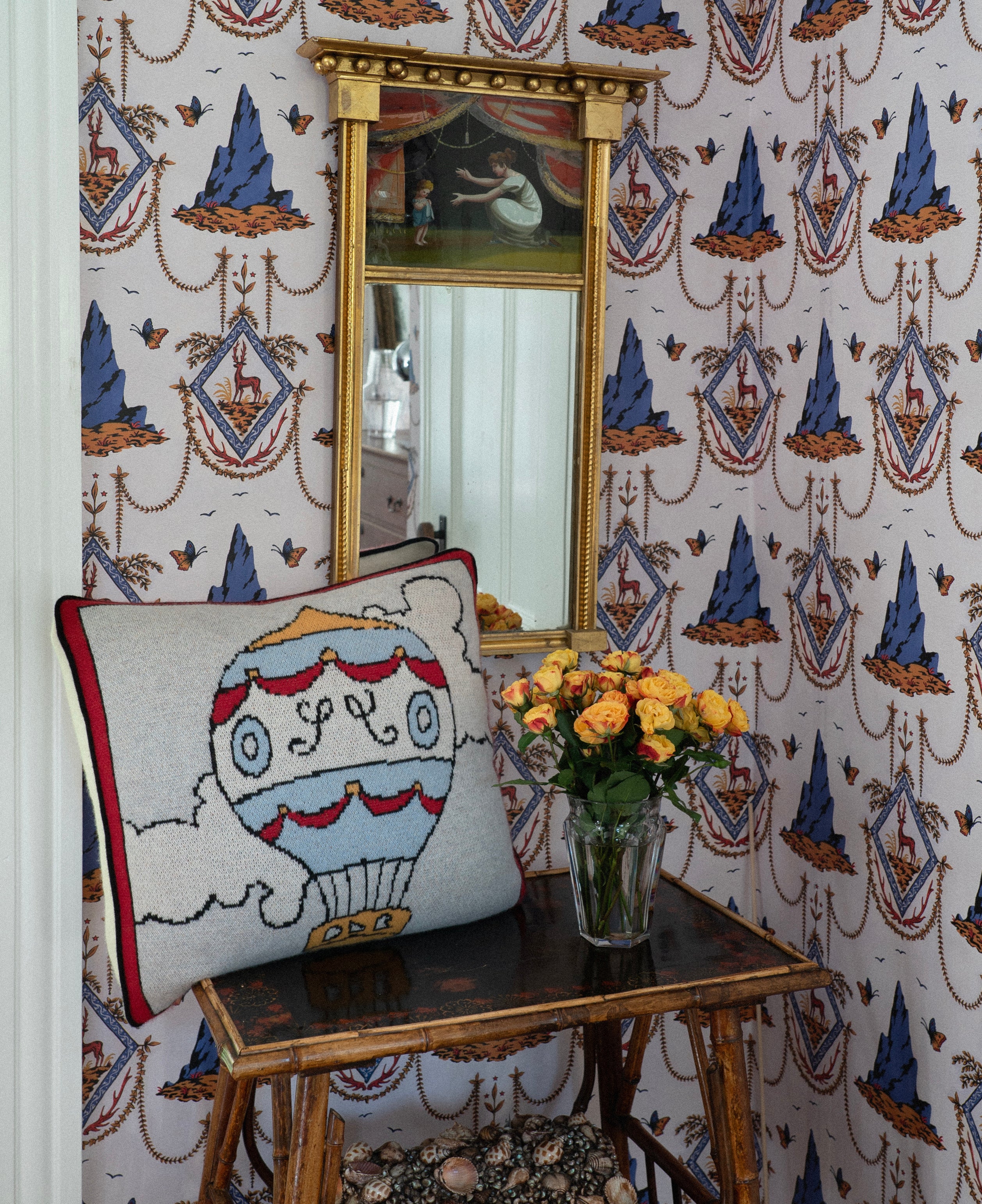 19TH-CENTURY FEDERAL MIRROR WITH FOLK ART REVERSED PAINTING ON GLASS