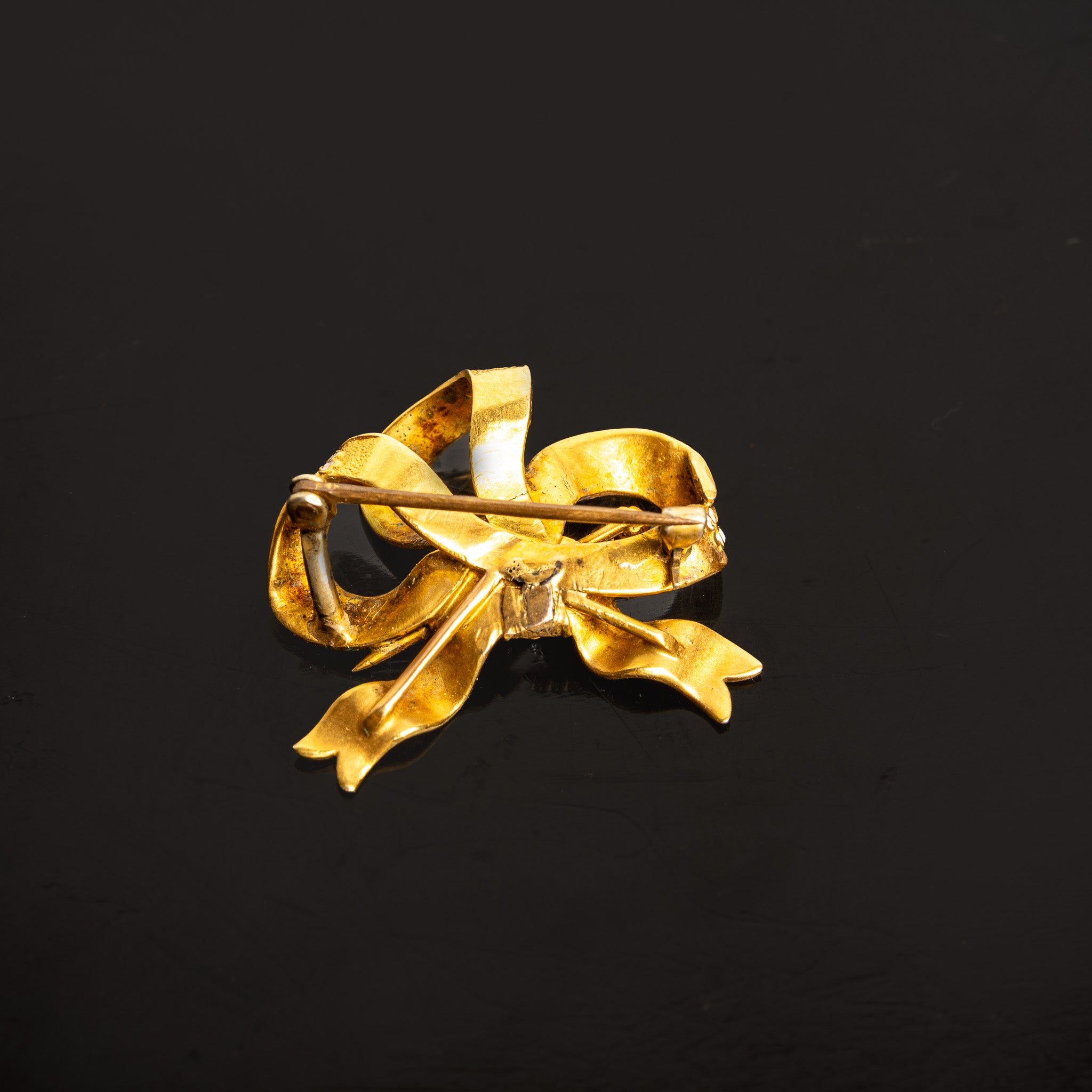 LATE 19TH-CENTURY VICTORIAN 14K GOLD, ENAMEL, AND DIAMOND BOW BROOCH