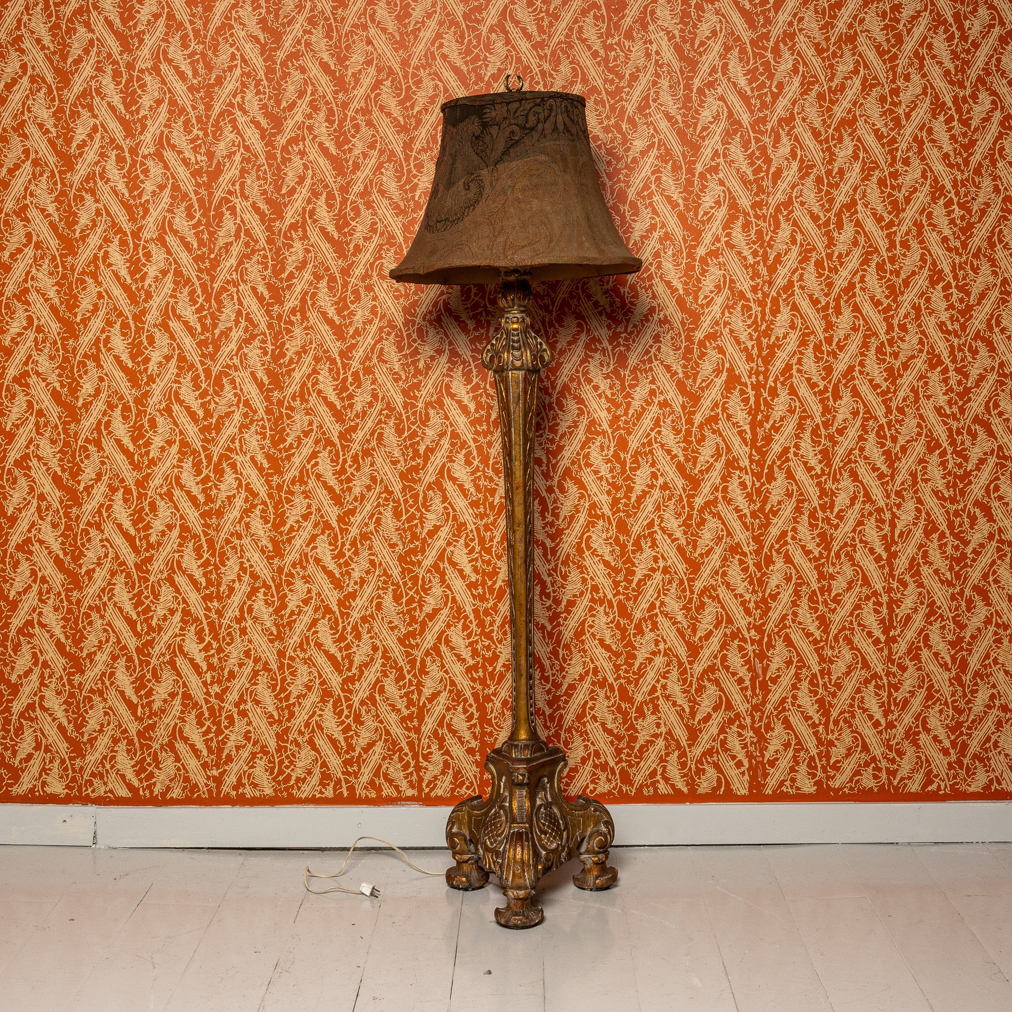 MID-CENTURY ITALIAN FLORENTINE CARVED GILTWOOD FLOOR LAMP WITH ANTIQUE PAISLEY SHAWL SHADE