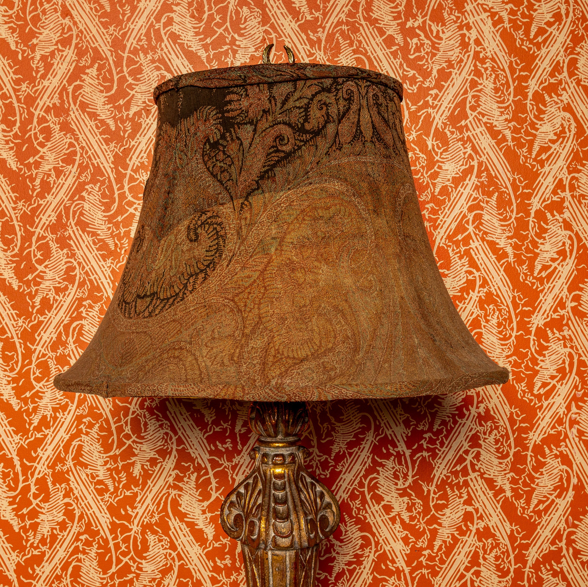 MID-CENTURY ITALIAN FLORENTINE CARVED GILTWOOD FLOOR LAMP WITH ANTIQUE PAISLEY SHAWL SHADE
