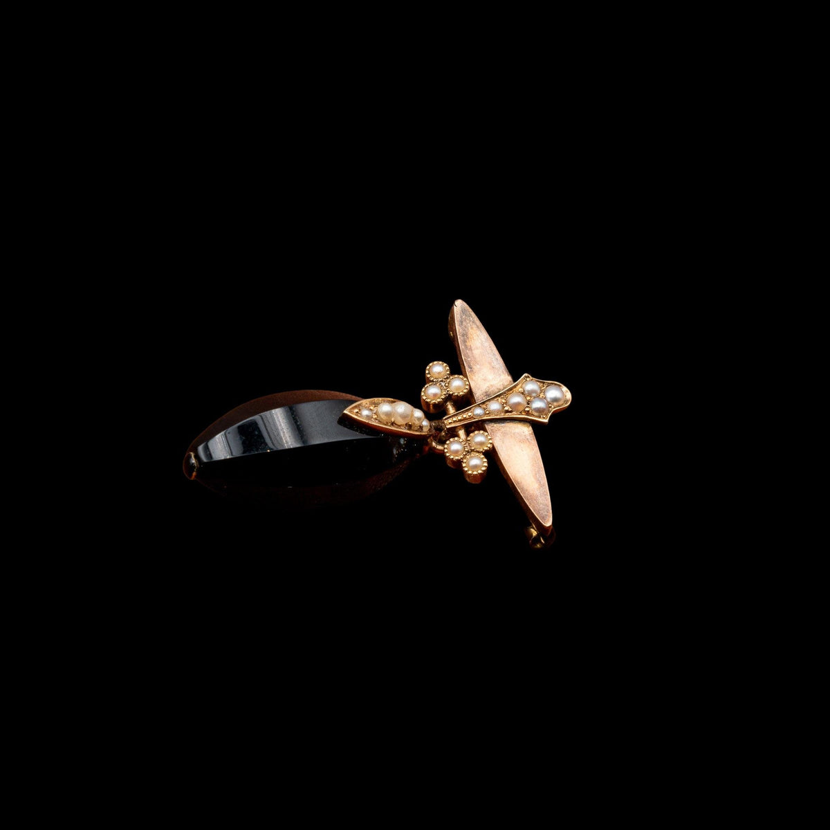 LATE VICTORIAN GOLD, JET AND SEED PEARL BROOCH, detail view