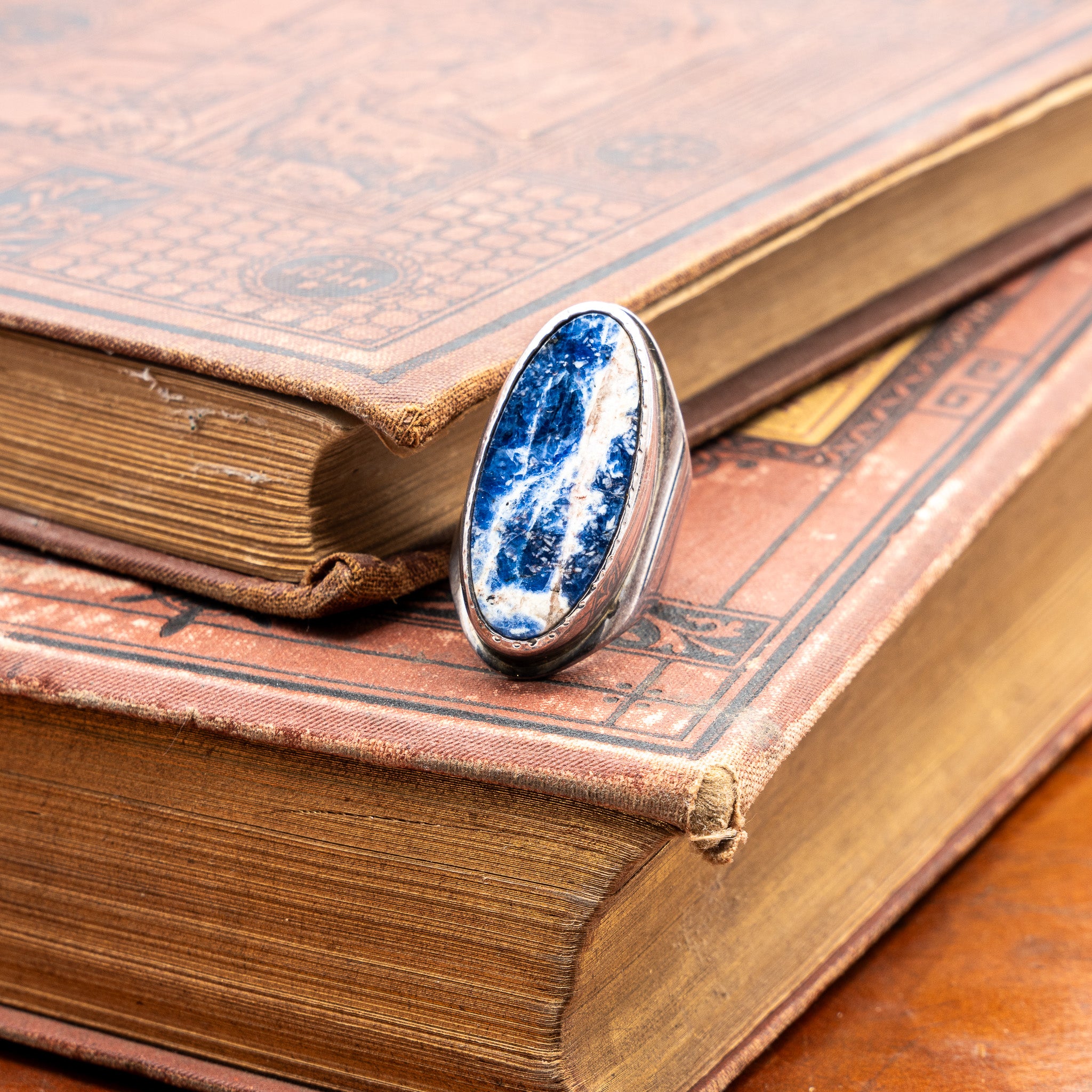 MID-CENTURY MODERN STERLING SILVER AND LAPIS LAZULI RING