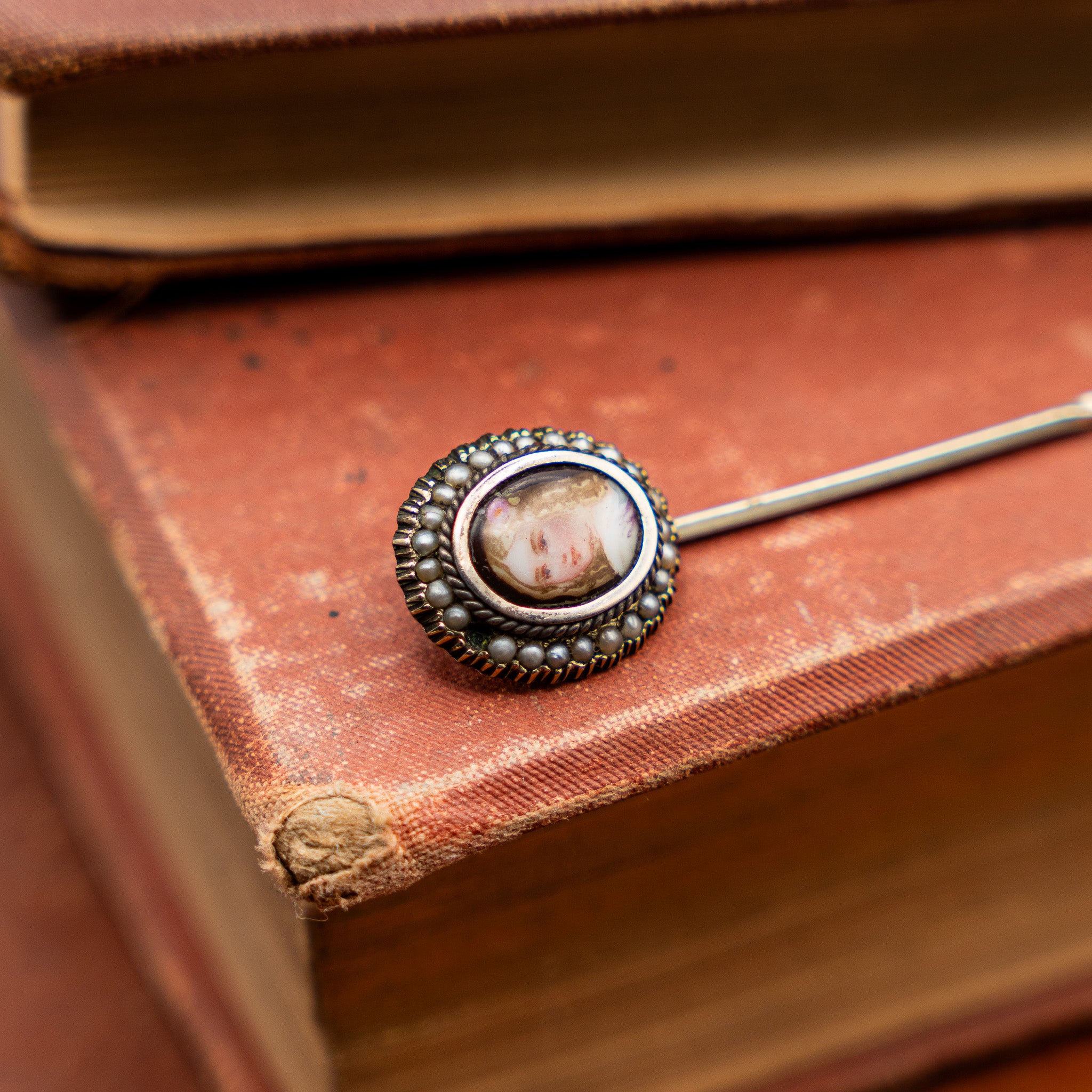 VICTORIAN PORTRAIT MINIATURE STICK PIN IN GOLD WITH SEED PEARLS