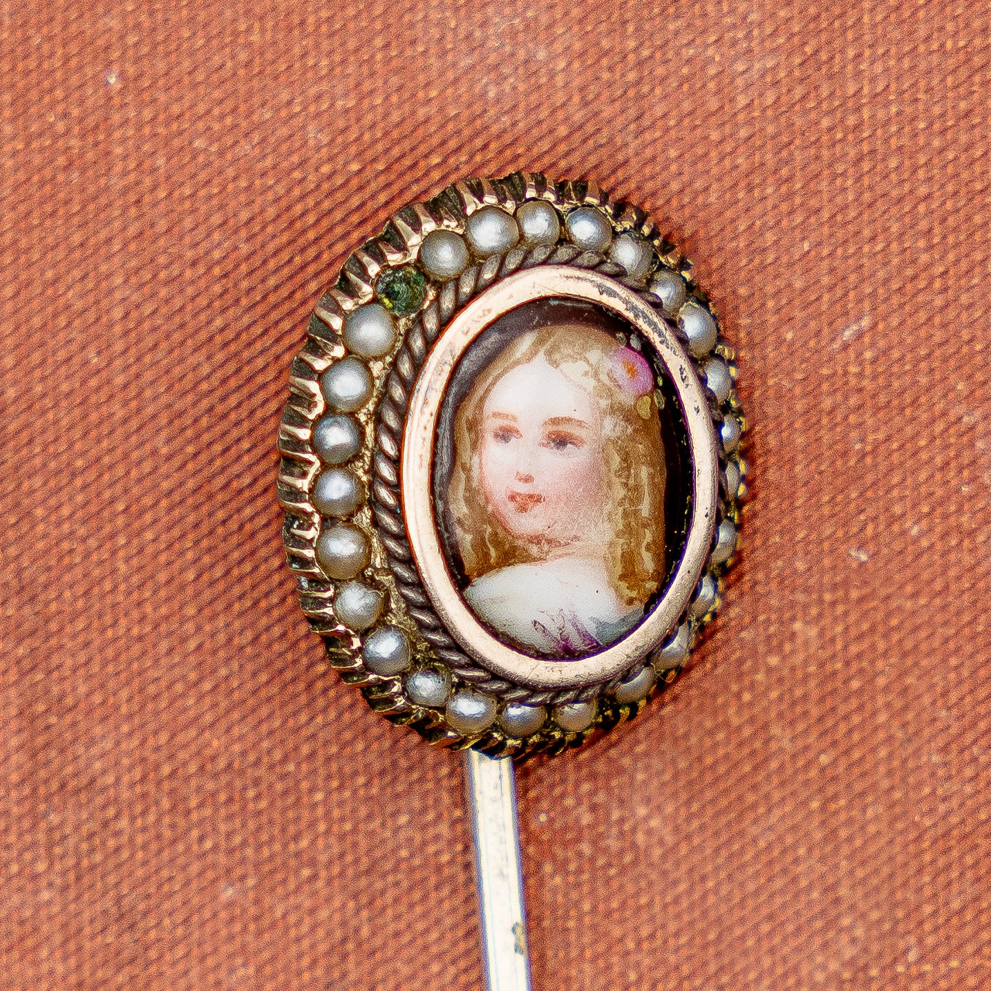 VICTORIAN PORTRAIT MINIATURE STICK PIN IN GOLD WITH SEED PEARLS