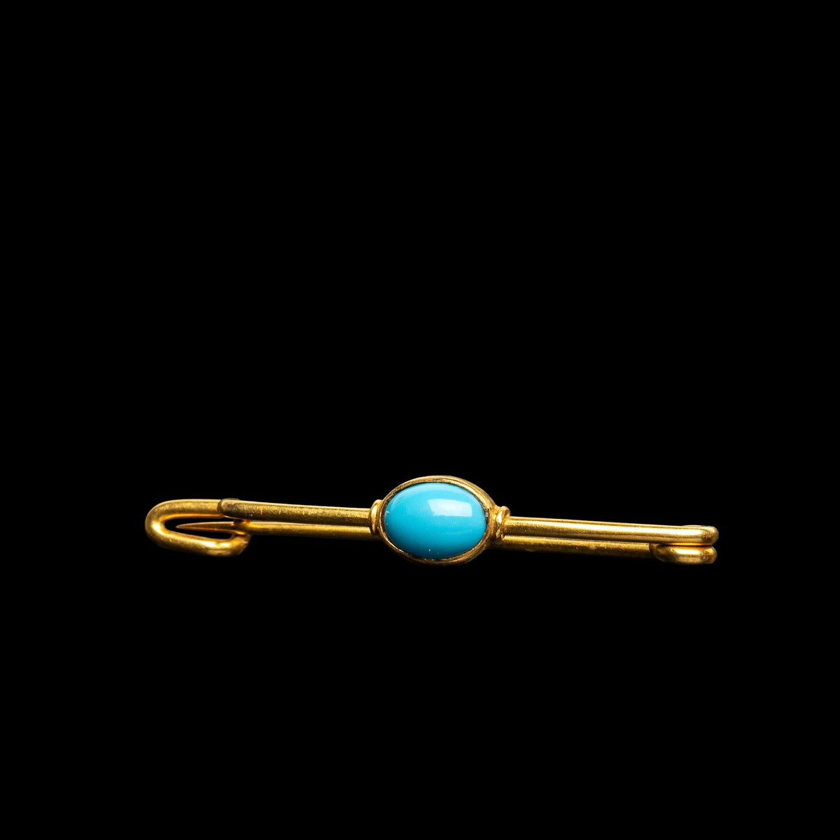 VICTORIAN GOLD SAFETY PIN BROOCH WITH BLUE CABOCHON, detail view