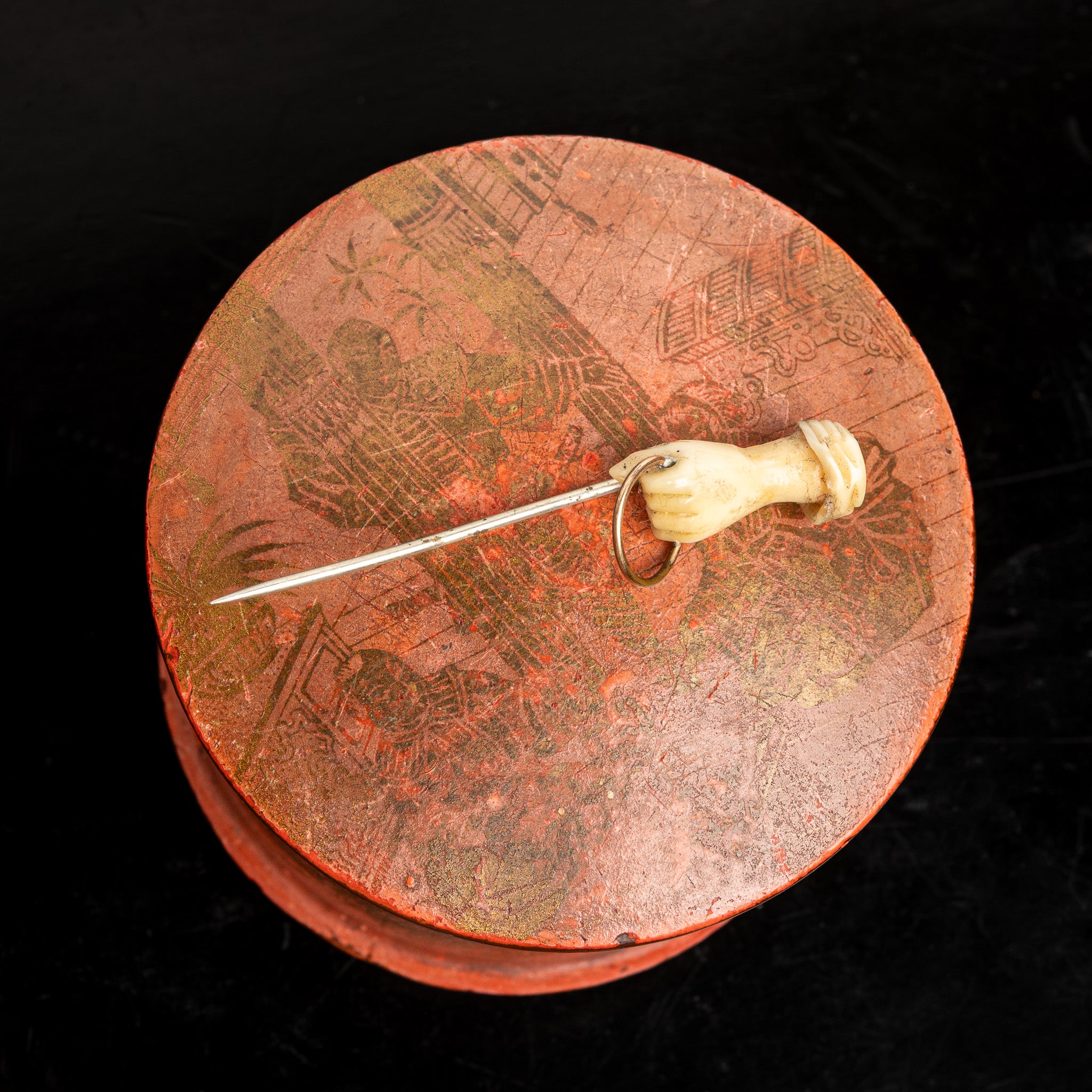 VICTORIAN CARVED HAND STICK PIN WITH RING MOTIF