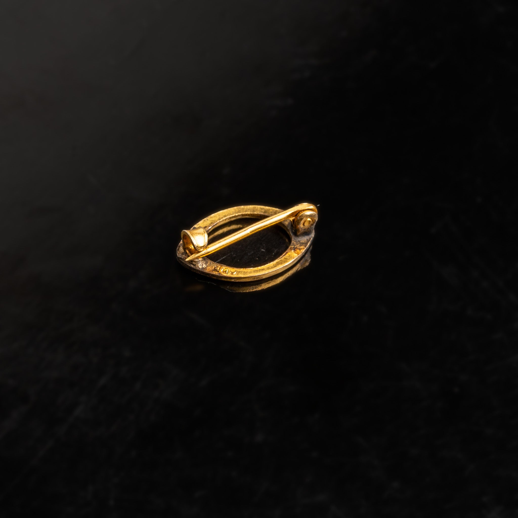 EDWARDIAN OVAL DRESS PIN IN GOLD FILL