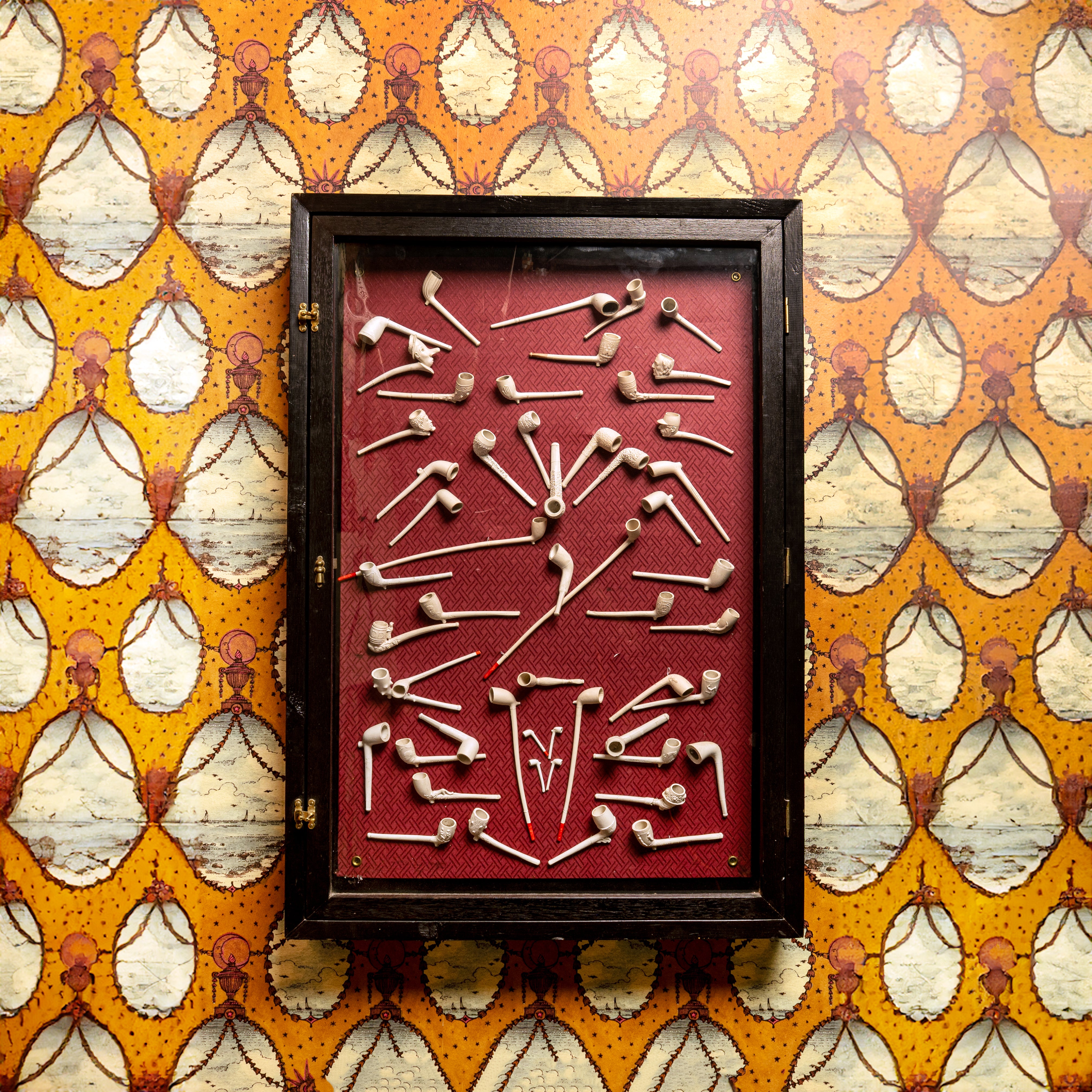 COLLECTION OF 18TH & 19TH-CENTURY CLAY PIPES IN A GLASS FRONT PRESENTATION CABINET
