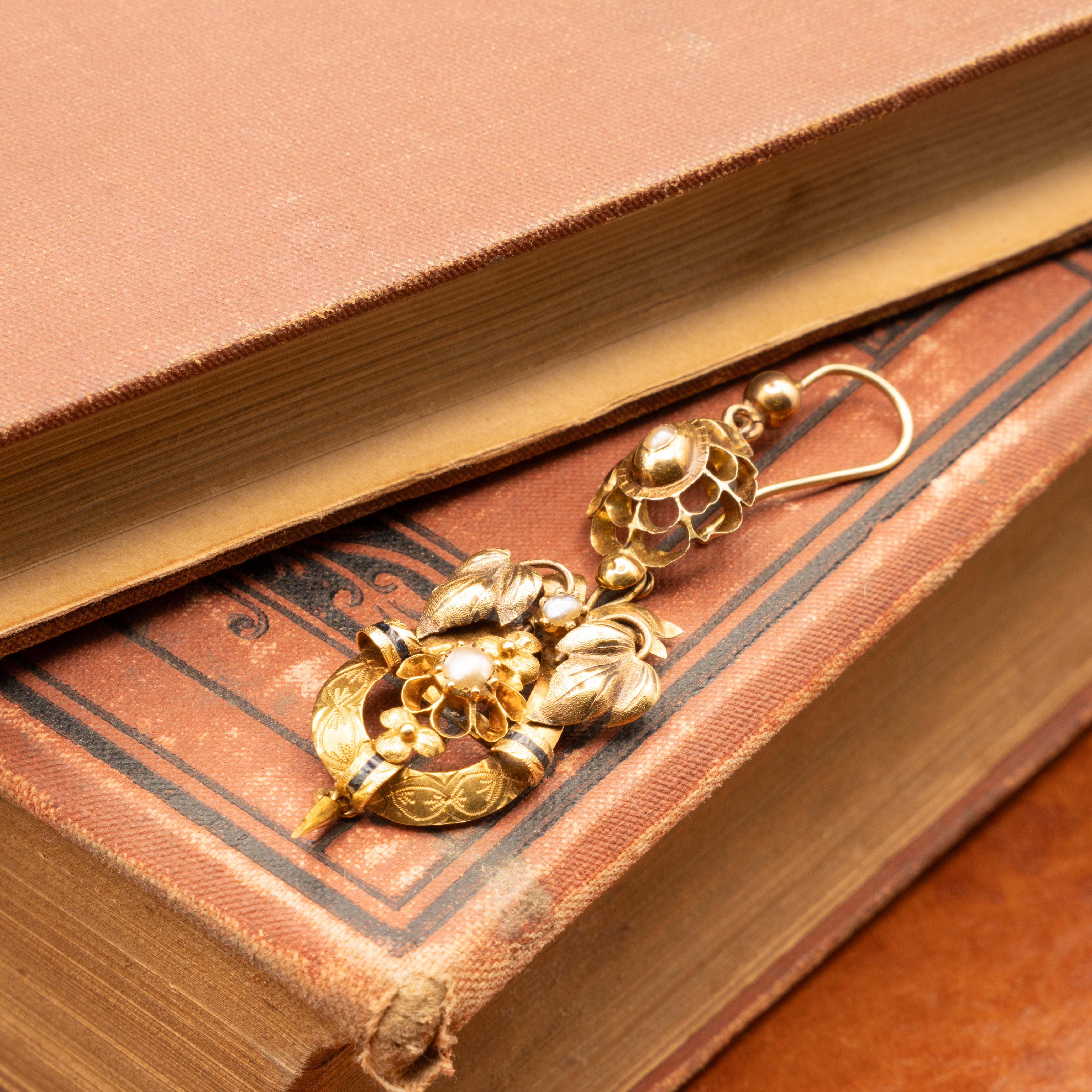 18TH-CENTURY SPANISH GOLD AND PEARL EARRINGS